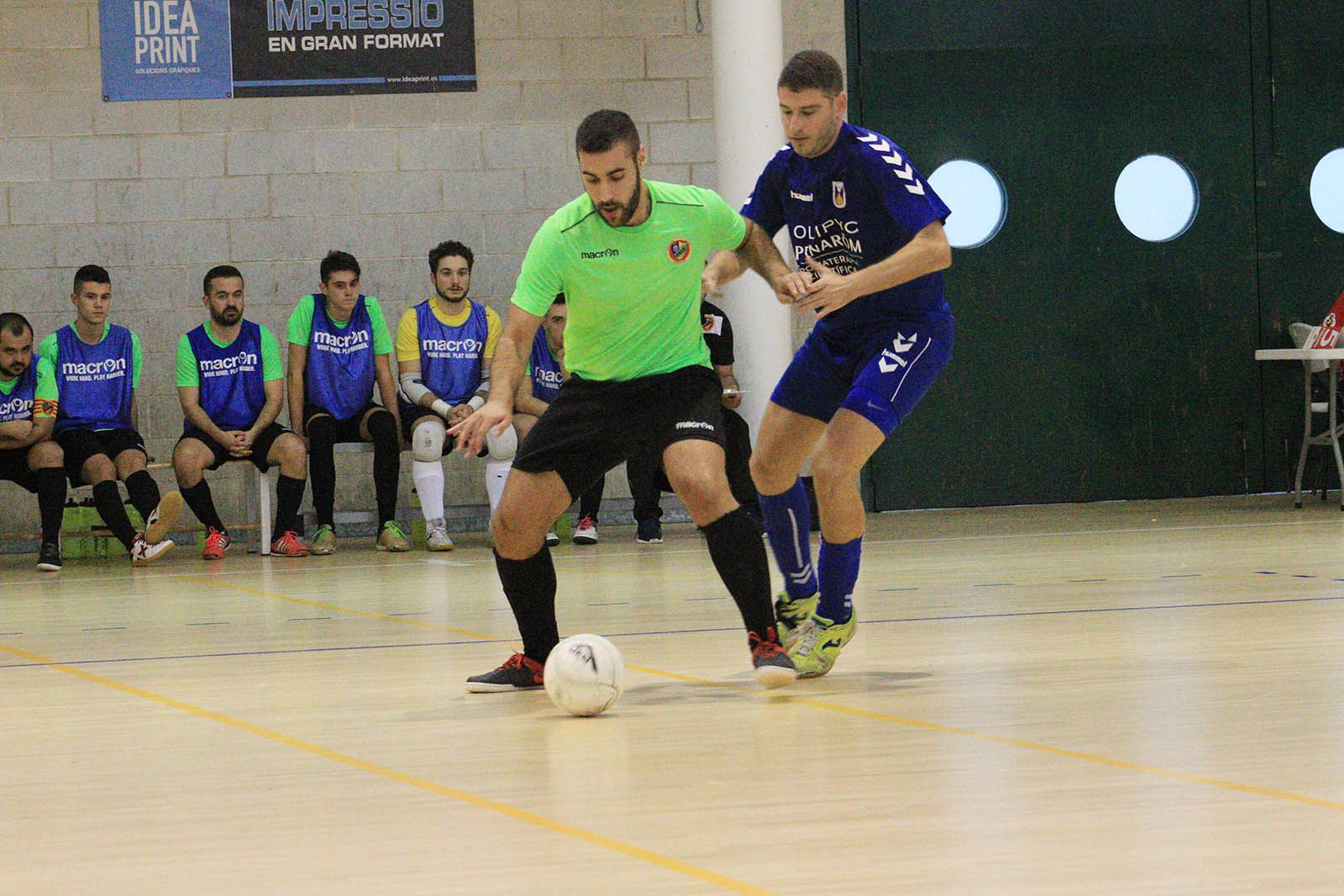 El partit entre l'Olimpyc i el Ripollet ha estat molt igualat. FOTO: Lali Álvarez El partit entre l'Olimpyc i el Ripollet ha estat molt igualat. FOTO: Lali Álvarez