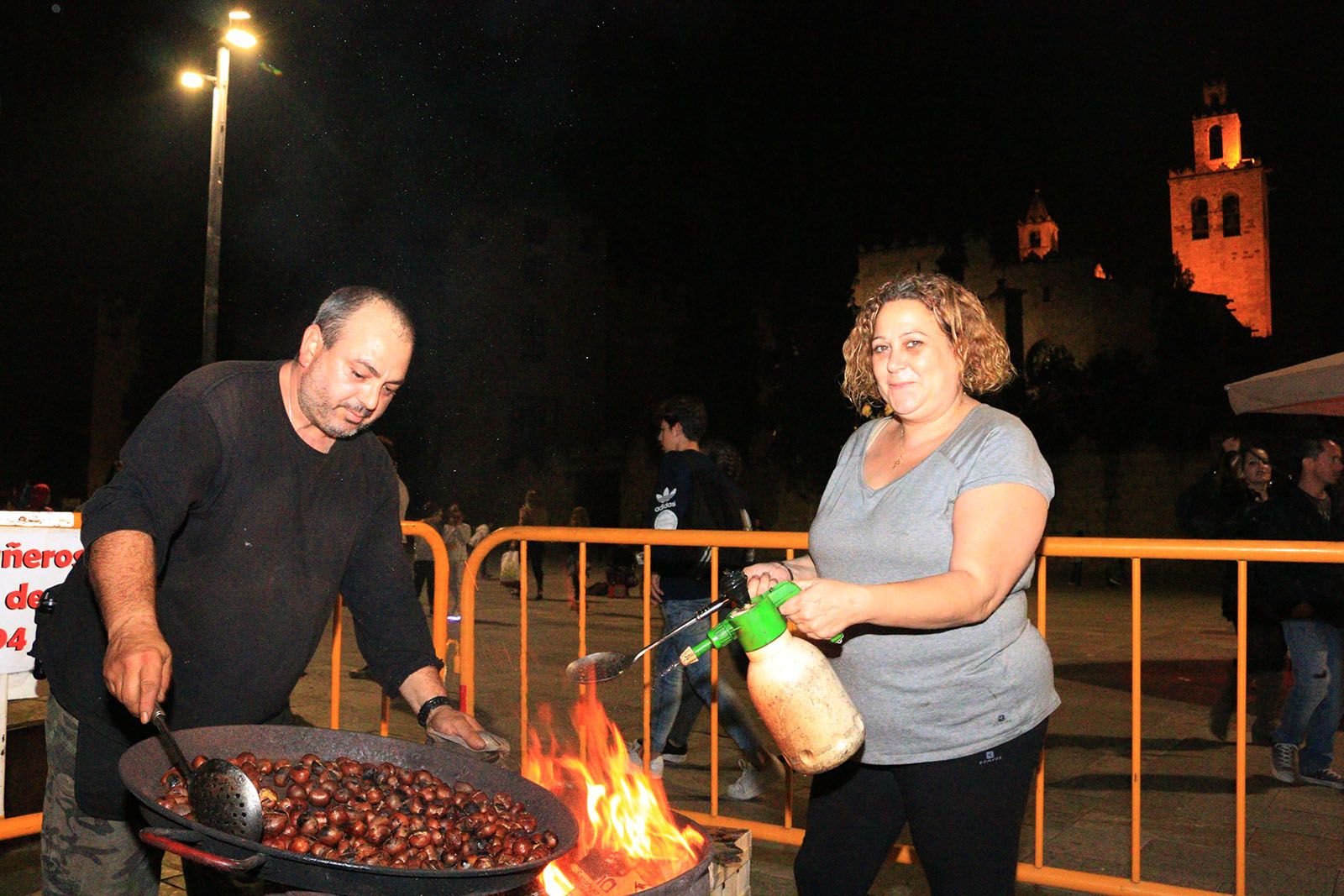 La pla&ccedil;a d'Octavi&agrave; &eacute;s un punt fix de les castanyers FOTO: Lali &Aacute;lvarez