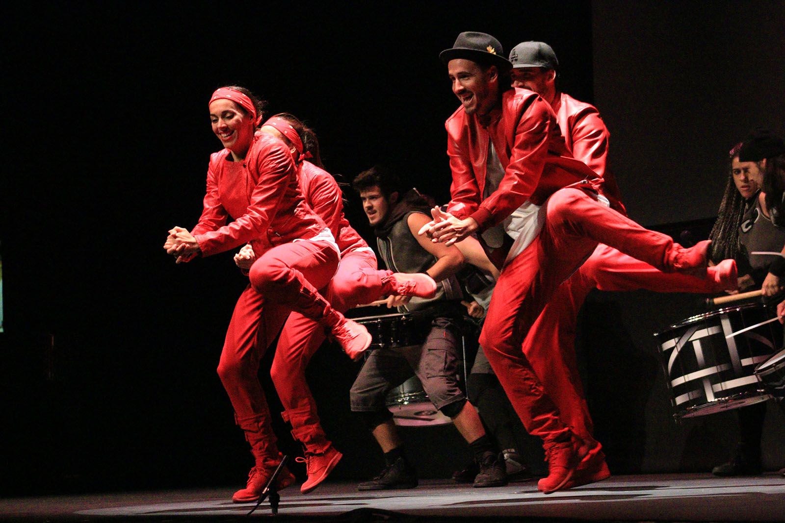 'BricaBros vibra' per començar l'acte FOTO: Lali Álvarez