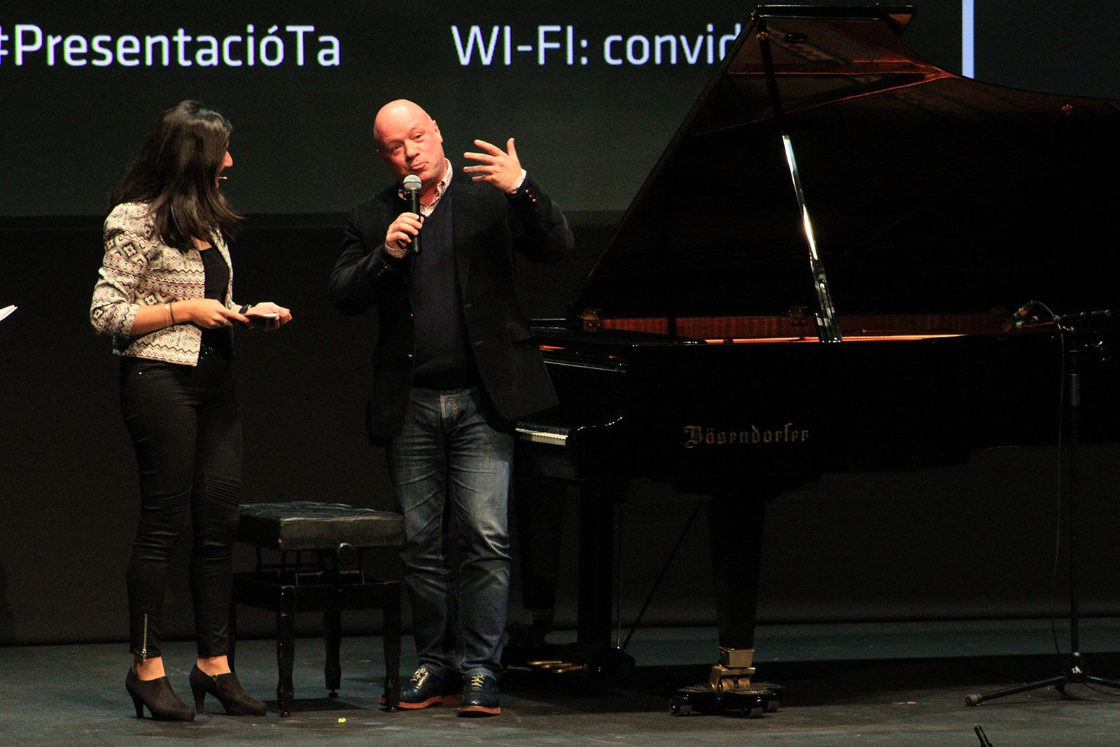 Albert Guinovart i altres artistes han participat de la presentació FOTO: Lali Álvarez