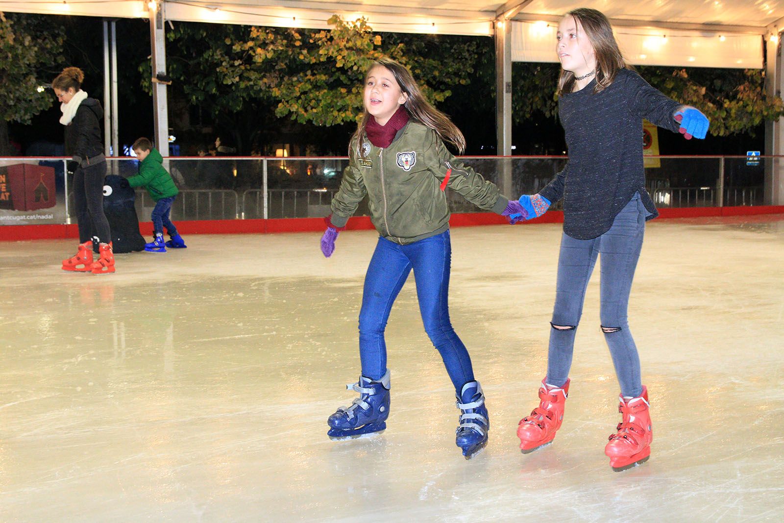 Ja es pot patinar a la pista de gel. FOTO: Lali Álvarez