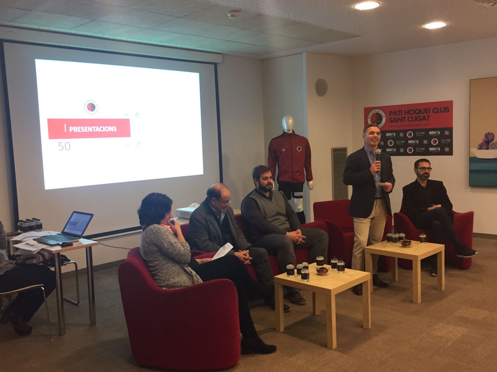 El president del PHC Sant Cugat, Keco Marzá, en la seva intervenció. FOTO: PHC Sant Cugat El president del PHC Sant Cugat, Keco Marzá, en la seva intervenció. FOTO: PHC Sant Cugat