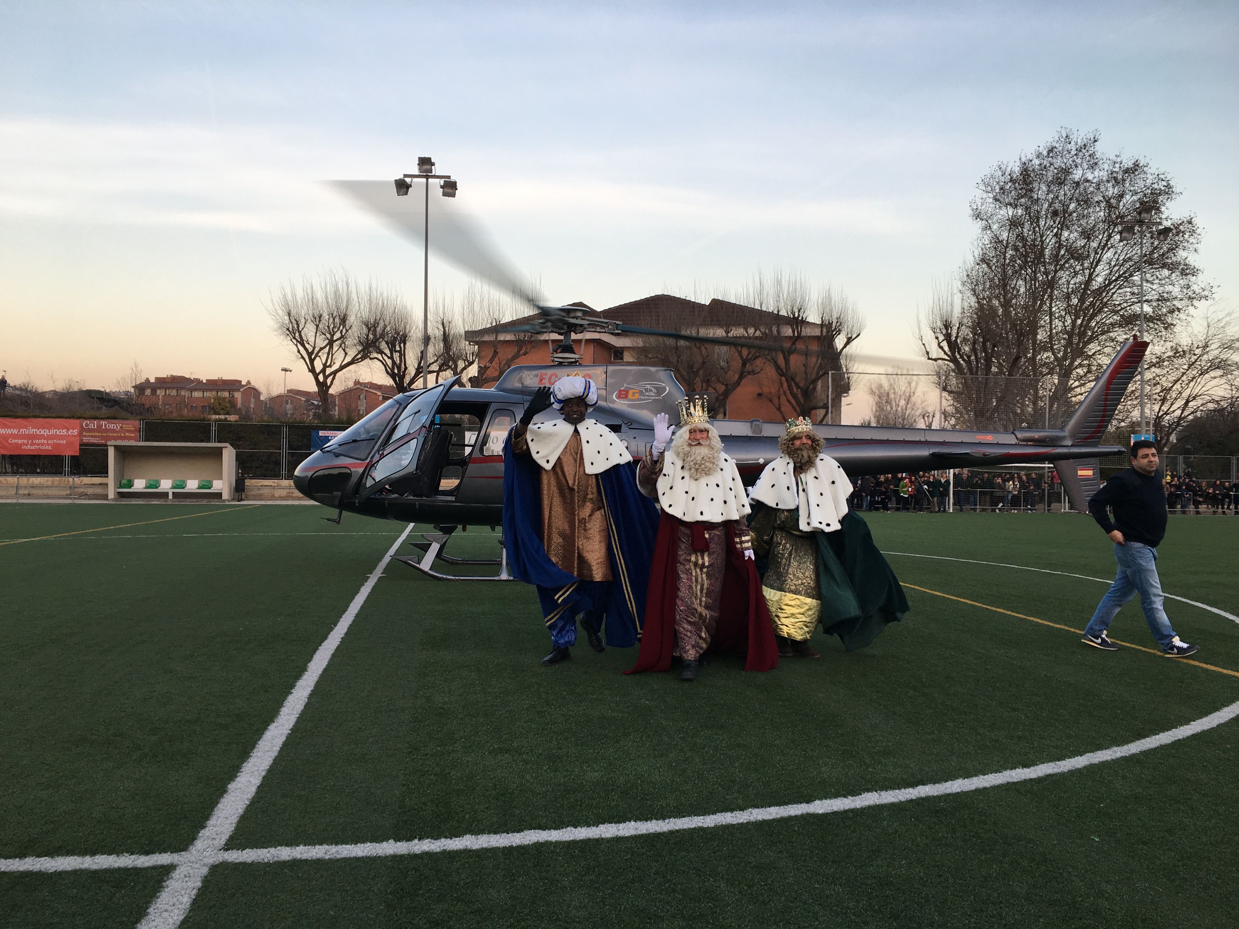 Els Reis d'Orient han aterrat al camp de futbol de Mira-sol FOTO: Lala Aguilera