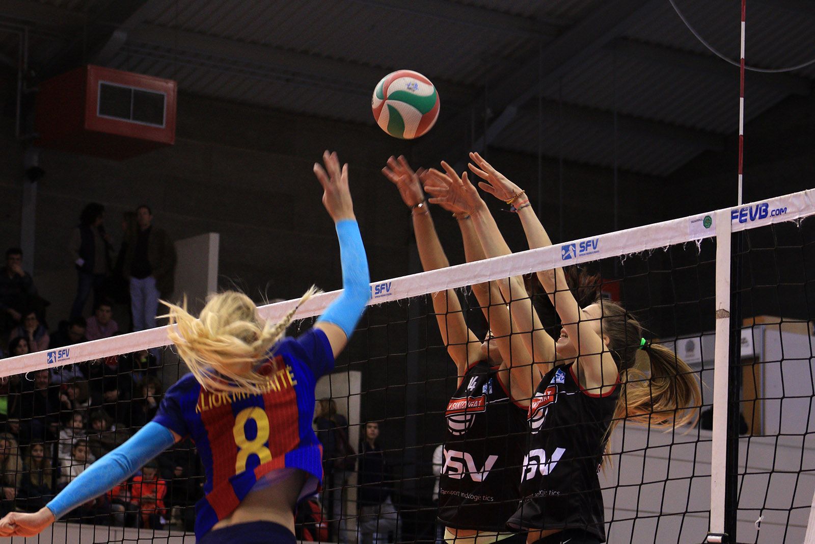 Una jugada del partit FOTO: Lali Álvarez Una jugada del partit FOTO: Lali Álvarez