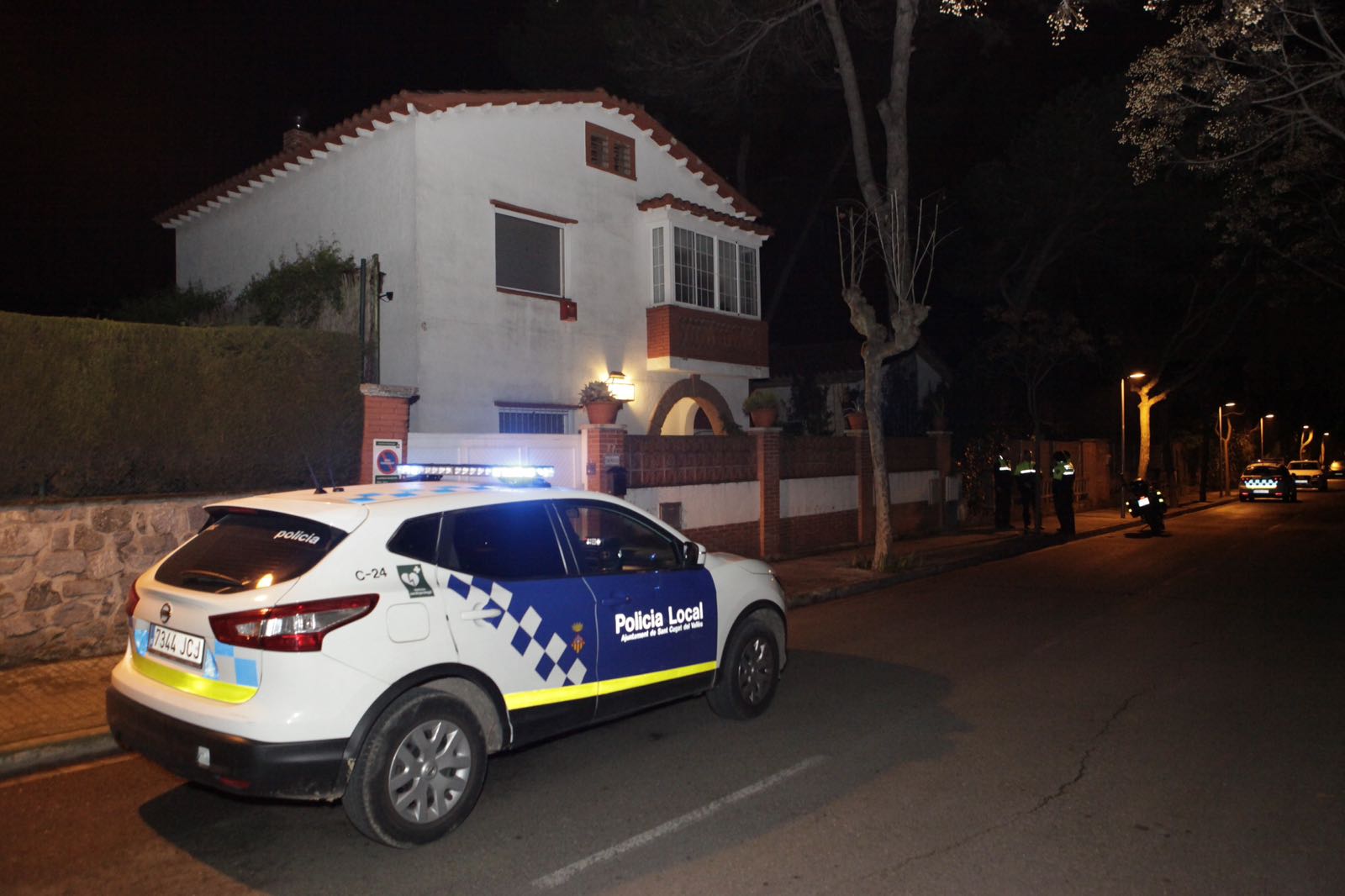 Policia Local i Mossos d'Esquadra s'han desplaçat al lloc dels fets FOTO: Artur Ribera