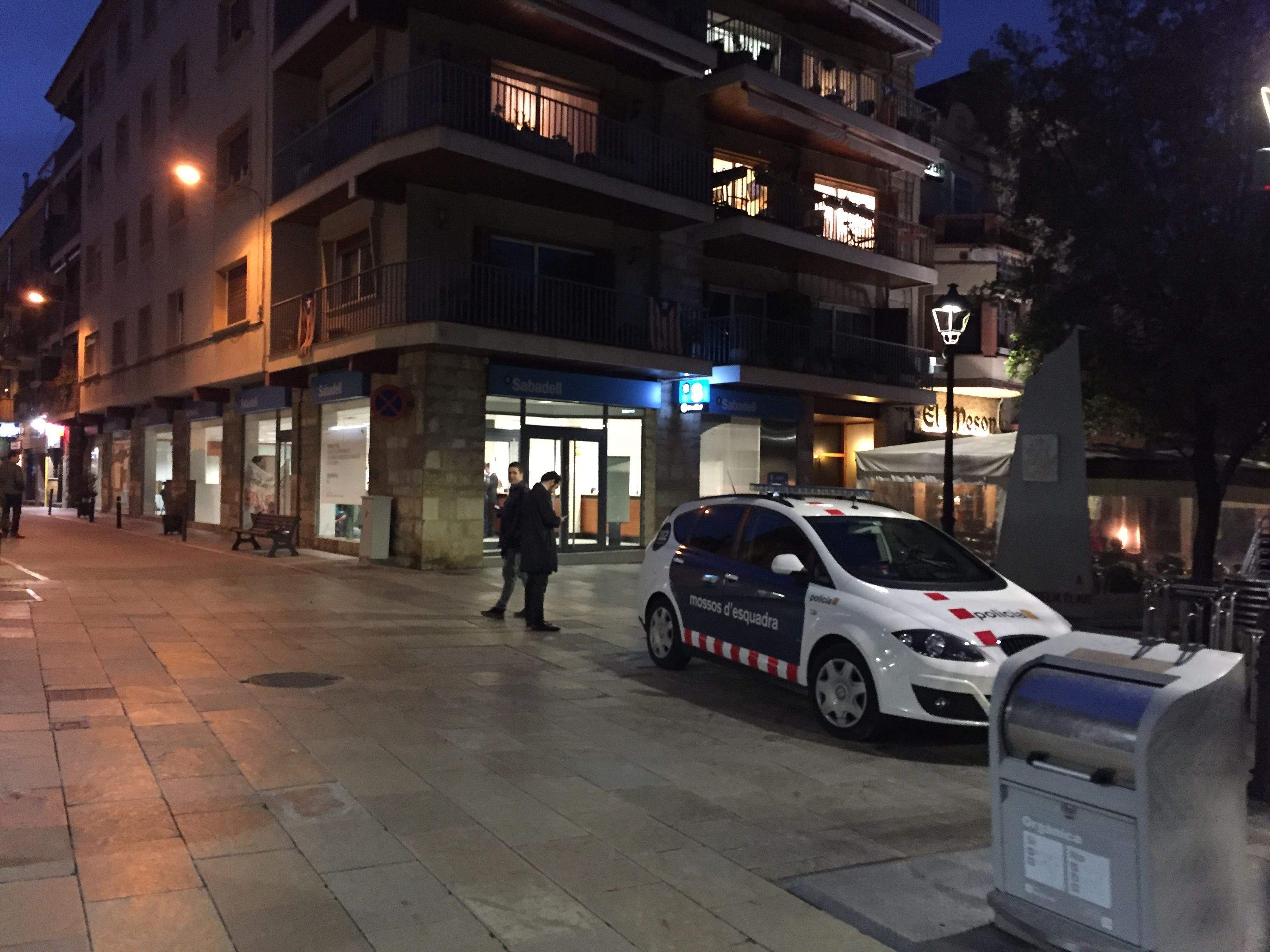 Una patrulla de Mossos d'Esquadra s'ha desplaçat al lloc dels fets. FOTO: C. Caballé
