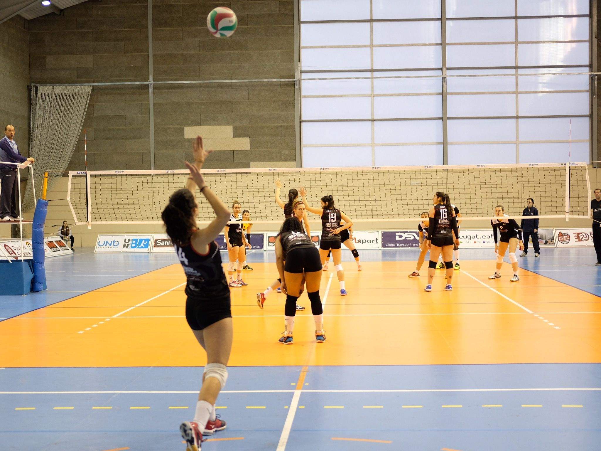 Imatge d'un servei per part de les locals FOTO: Ále Gómez Imatge d'un servei per part de les locals FOTO: Ále Gómez