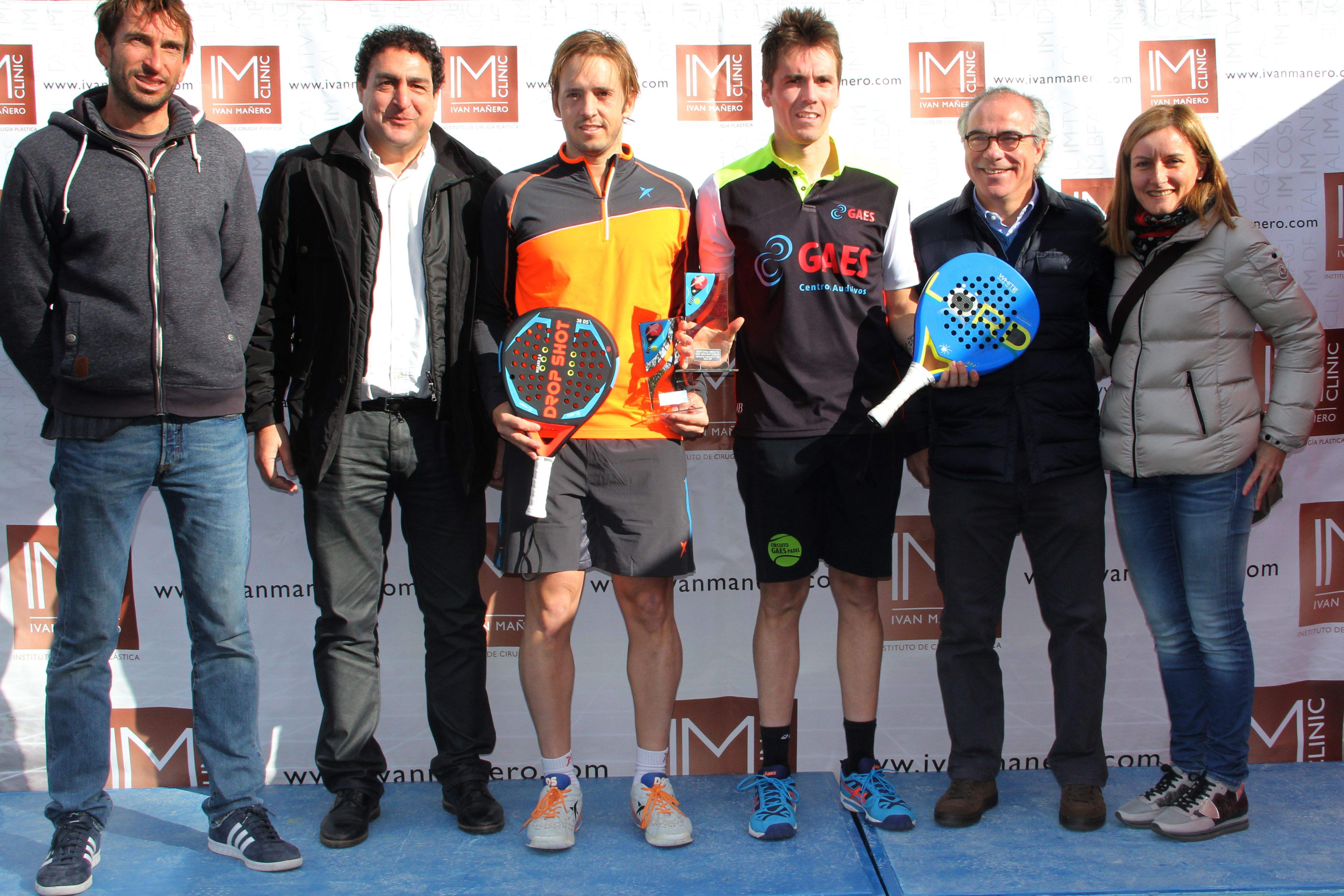 Eduard Bainad i Rubén Rivera, en l'entrega de premis, amb les autoritats. FOTO: IM Clinic Eduard Bainad i Rubén Rivera, en l'entrega de premis, amb les autoritats. FOTO: IM Clinic