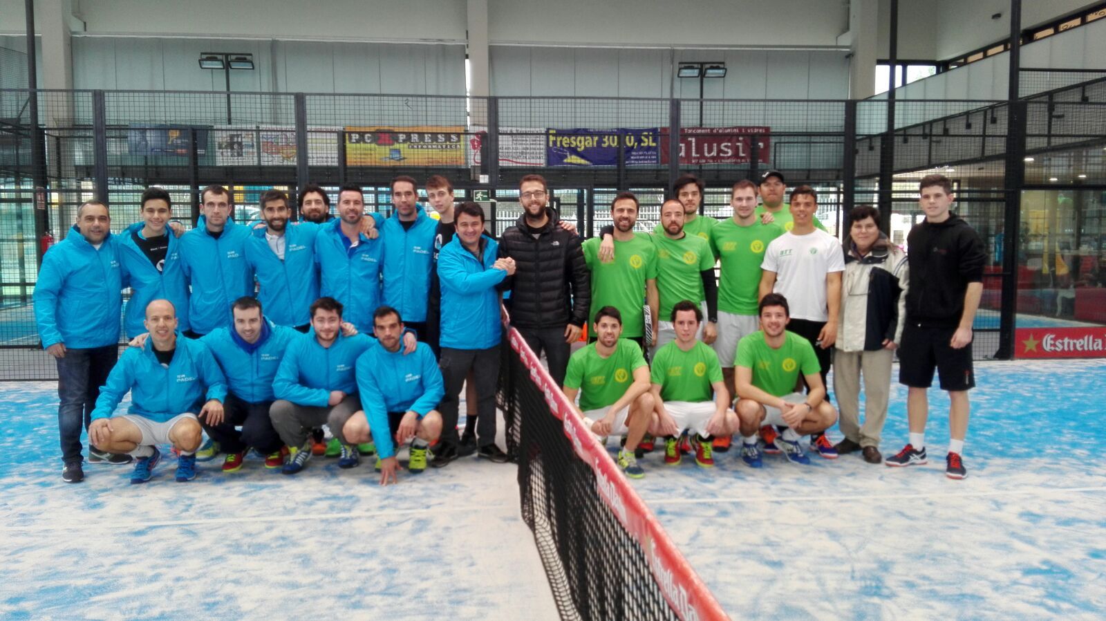 El Pàdel Indoor Mataró i el CE Valldoreix han jugat la final, que ha guanyat l'equip blau per un ajustat 3 punts a 2. FOTO: Club Esportiu Valldoreix