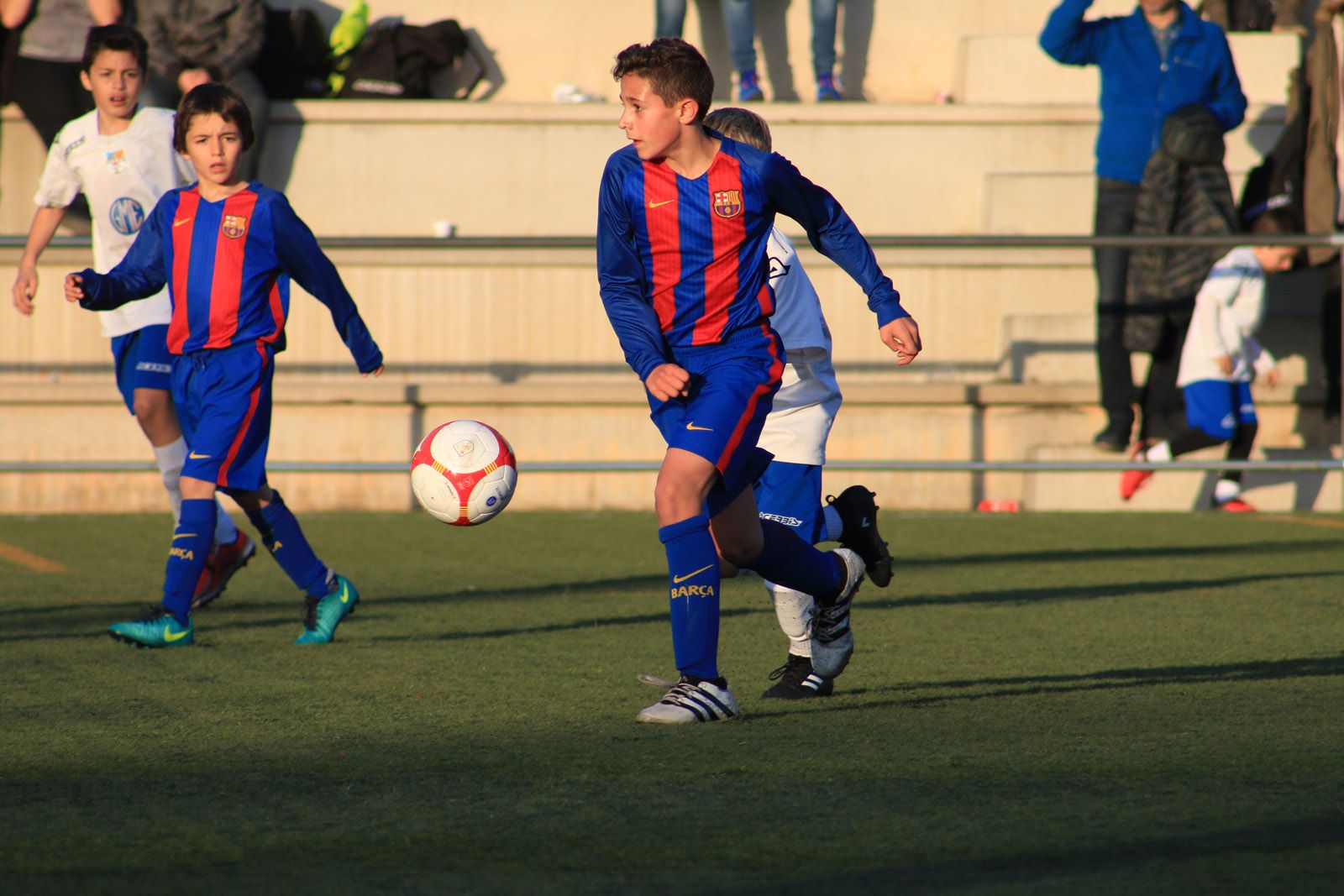 El FC Barcelona ha guanyat en categoria prebenjamí i benjamí FOTO: Lali Álvarez El FC Barcelona ha guanyat en categoria prebenjamí i benjamí FOTO: Lali Álvarez