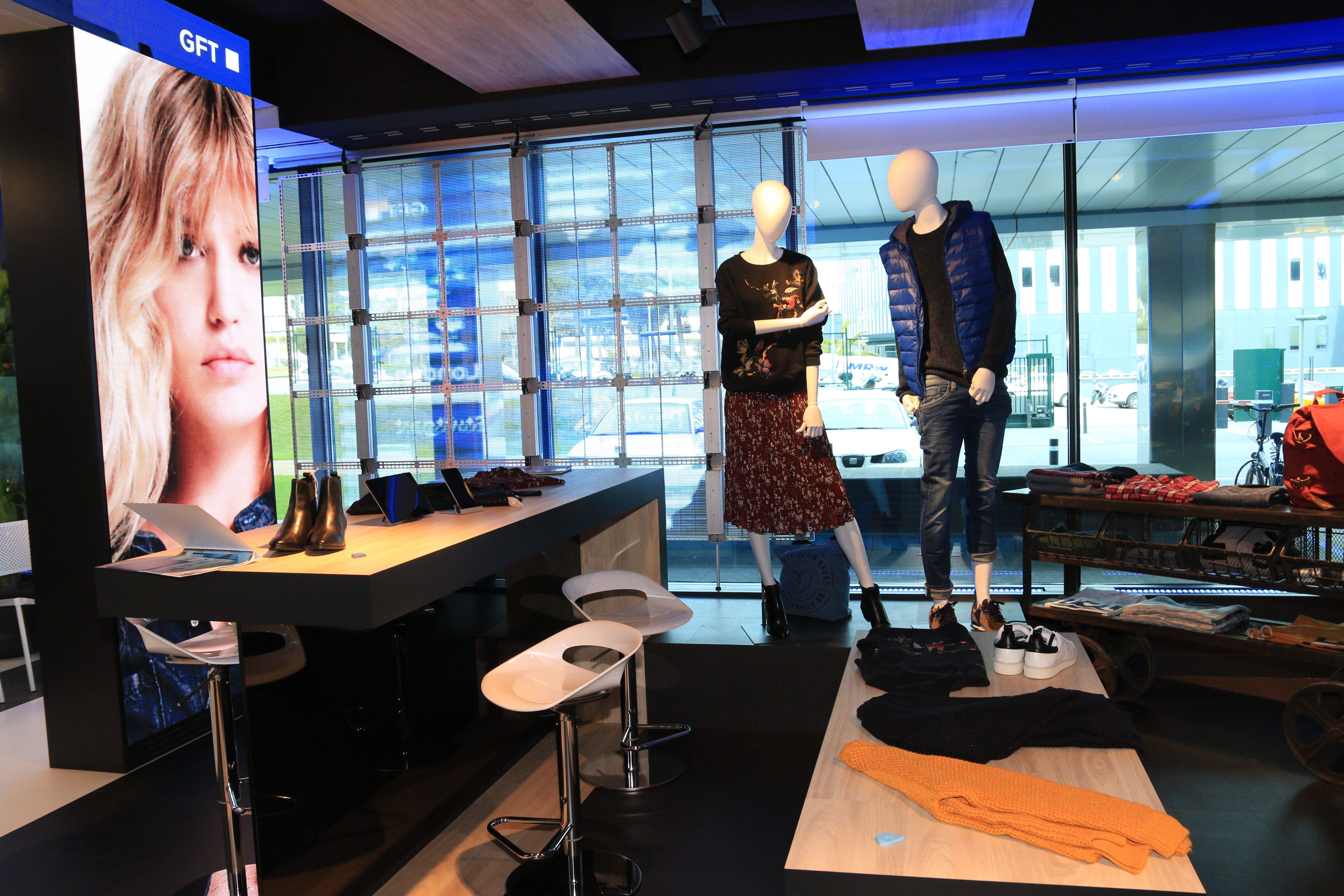 El lab de GFT recrea una botiga per mostrar com poden ser els pagaments FOTO: Lali Álvarez