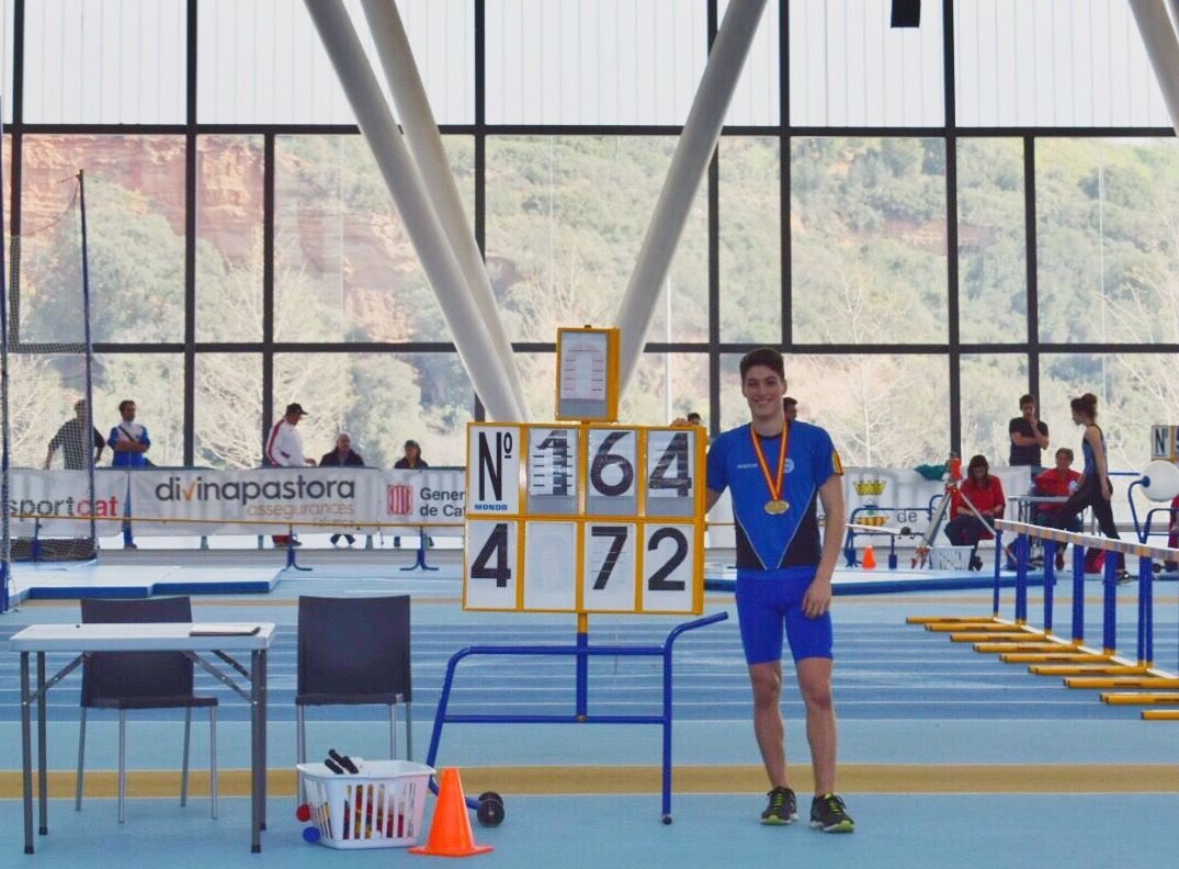 Marc Tomey, campió d'Espanya juvenil en salt de perxa. FOTO: Laia Tomey