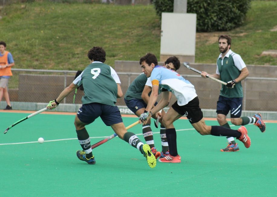 Marc Serrahima, en el partit d'aquest diumenge entre el Junior FC i l'RS Tenis. FOTO: Ale Gómez Marc Serrahima, en el partit d'aquest diumenge entre el Junior FC i l'RS Tenis. FOTO: Ale Gómez