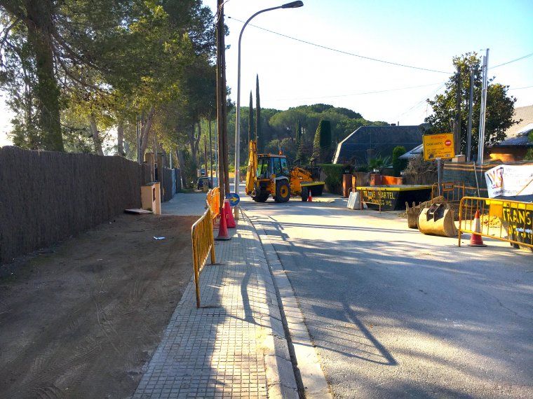 L'excavadora de Transmartel al Camí Antic FOTO:  J. Tardós