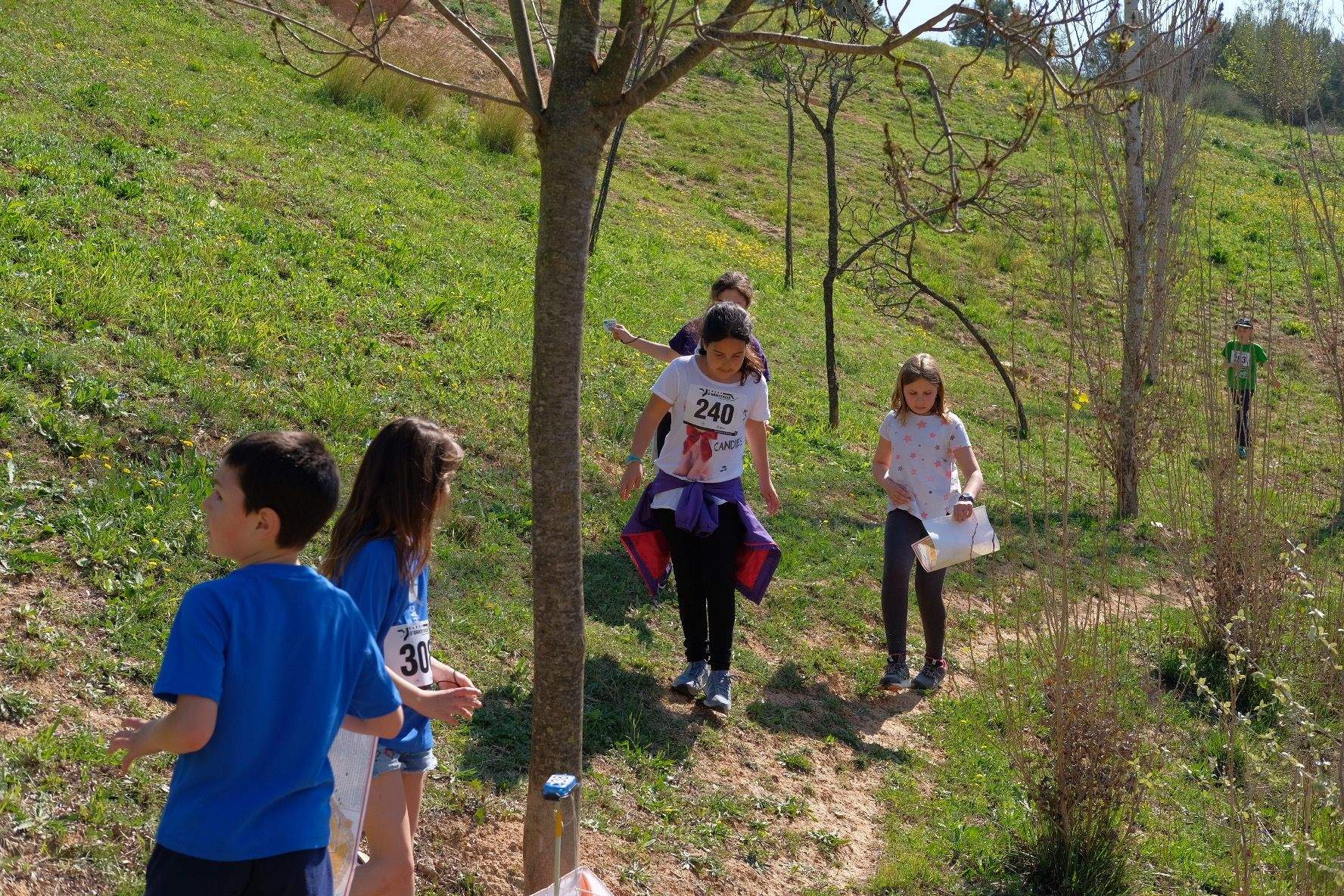 Participants de la cursa al voltant d'una fita del parc FOTO: Ale Gómez Participants de la cursa al voltant d'una fita del parc FOTO: Ale Gómez