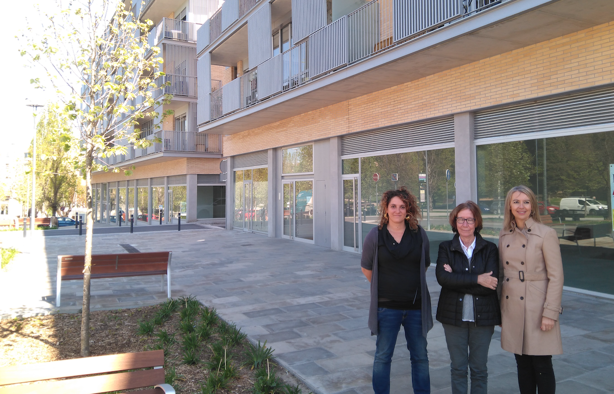 Les tres portaveus de CUP, ICV i ERC a la promoció d'habitatges de l'avinguda de Francesc Macià