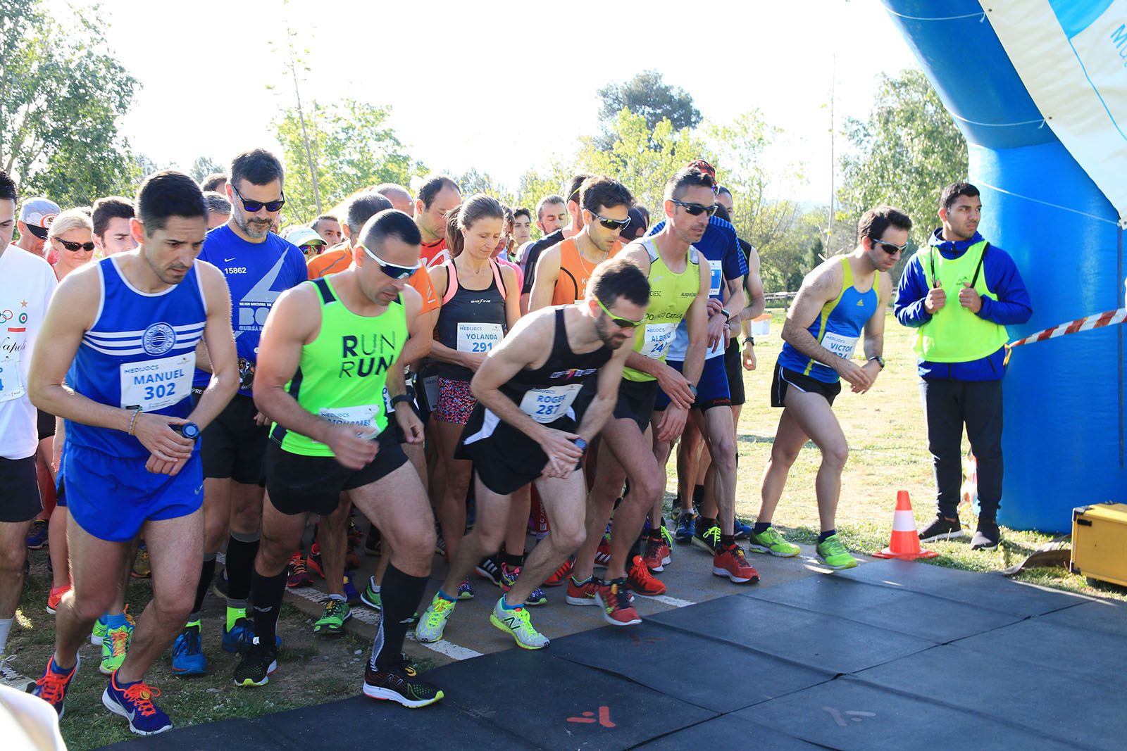 Imatge de la sortida dels adults en la cursa atlètica dels Medijocs FOTO: Lali Álvarez