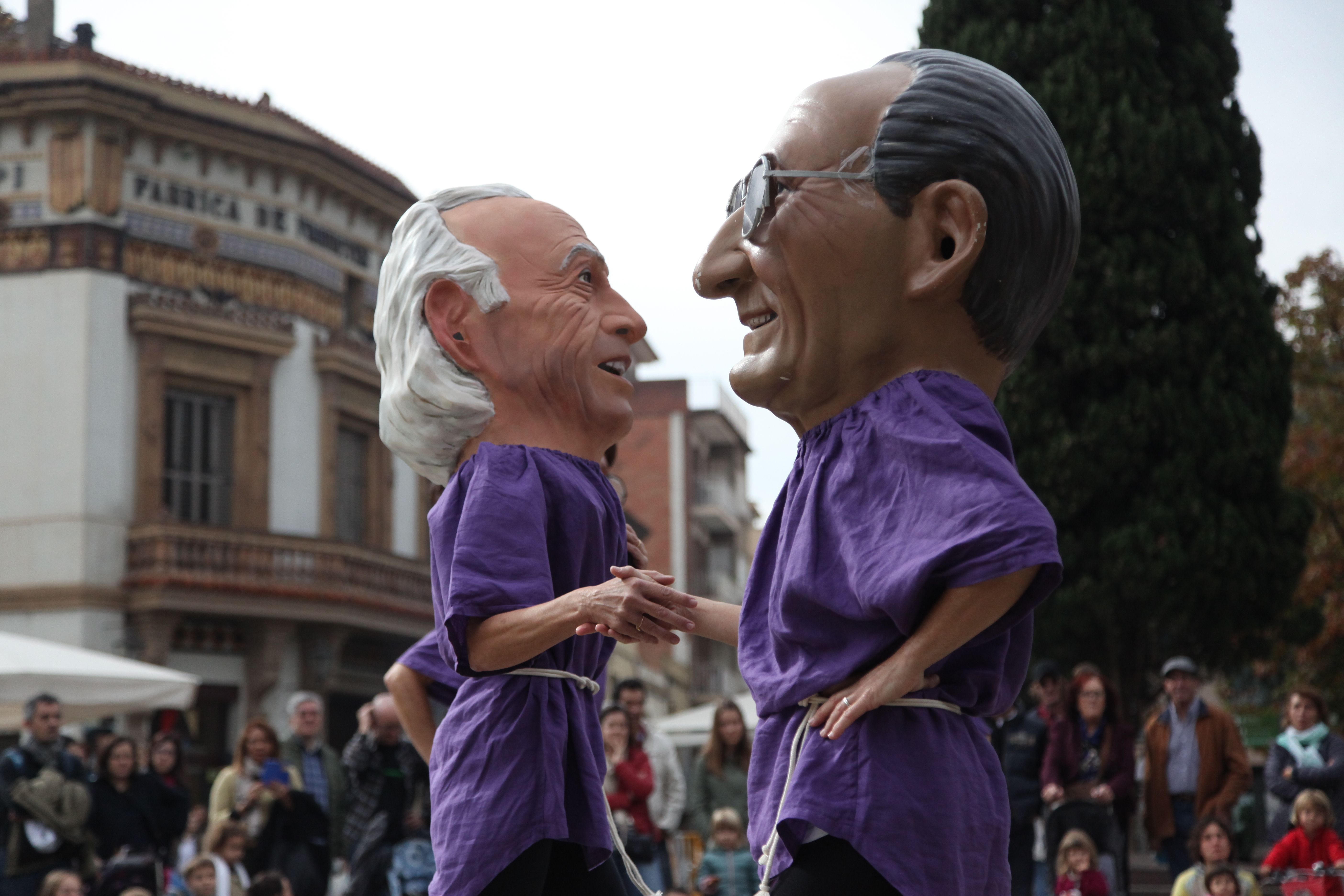 Els caparrots representen personatges populars del municipi  FOTO: Lali Puig