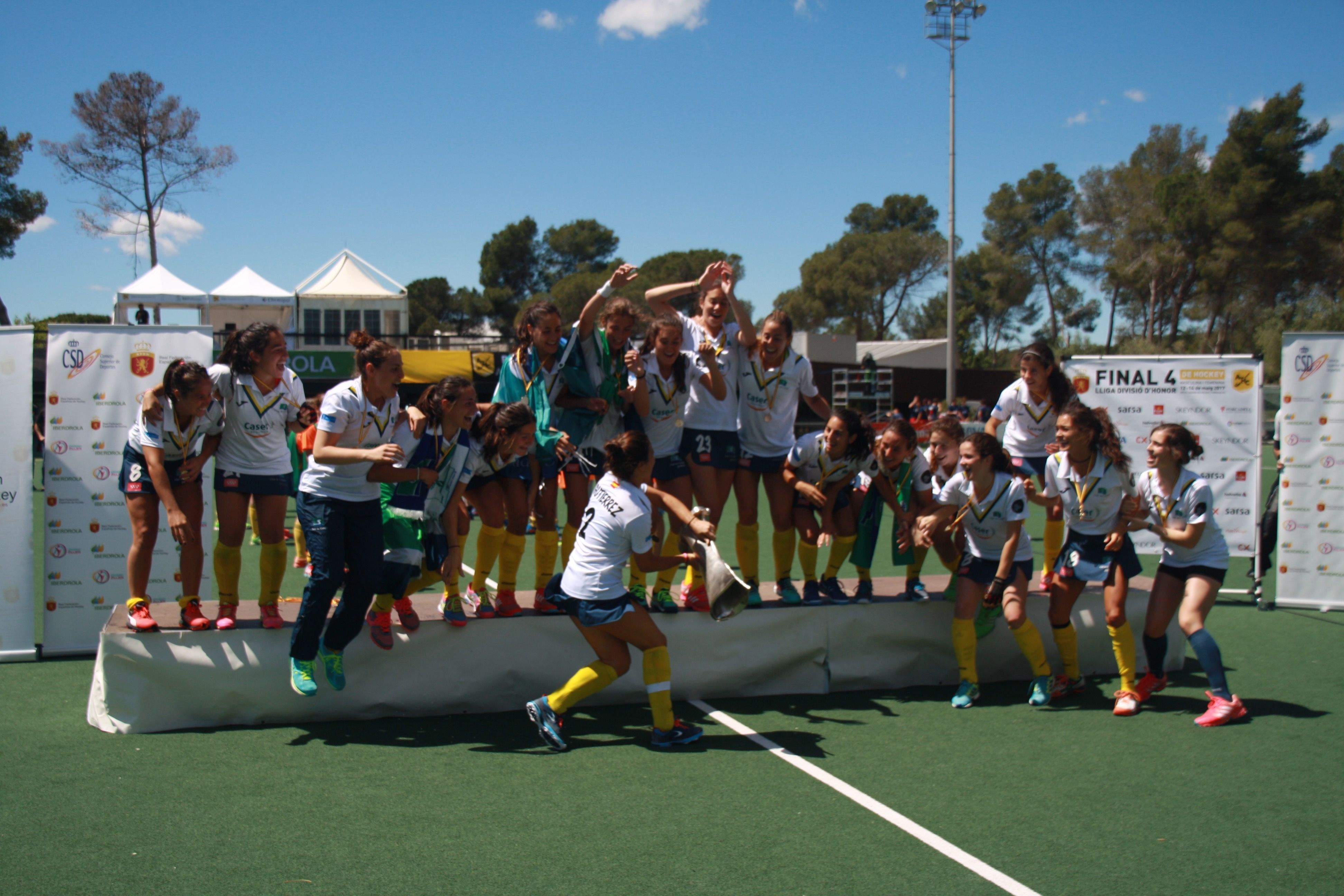 El Club de Campo celebrant el t&iacute;tol de lliga. FOTO: &Agrave;lex L&oacute;pez Puig