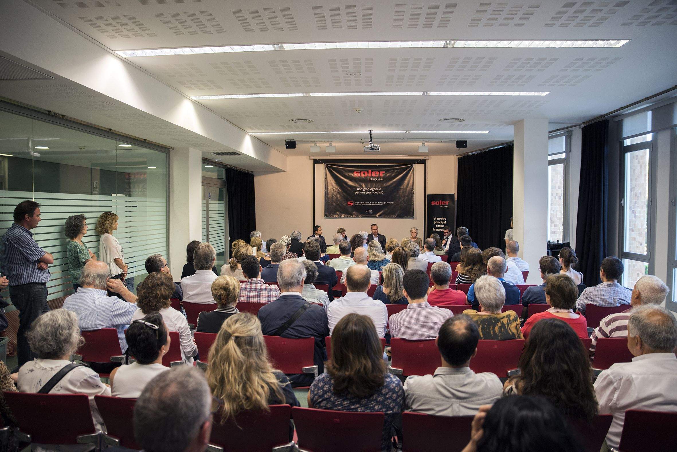 El p&uacute;blic ha intervingut activament  FOTO: Bernat Millet