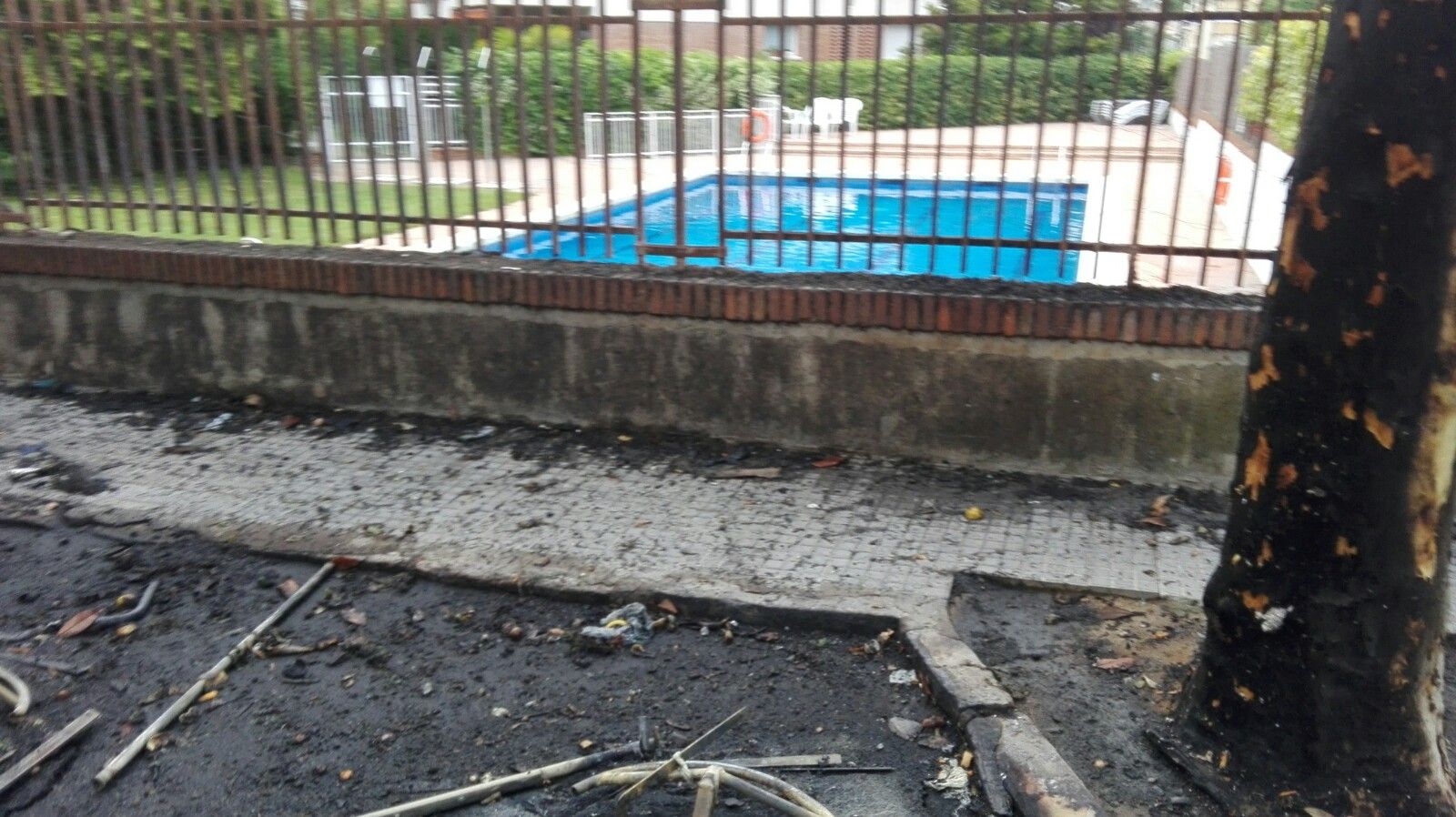 Han cremat completament quatre contenidors