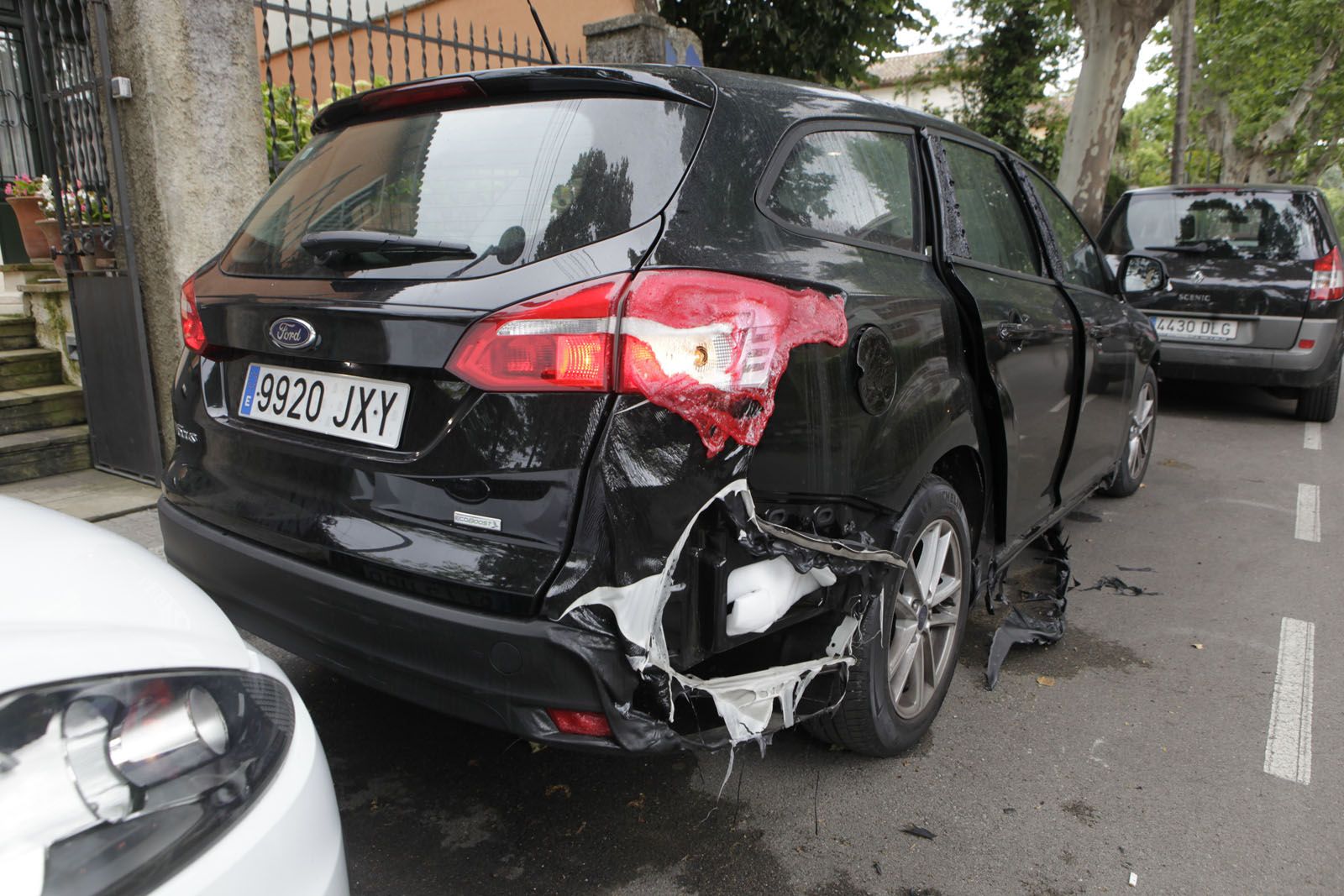 Així ha quedat el cotxe afectat pel foc FOTO: Artur Ribera