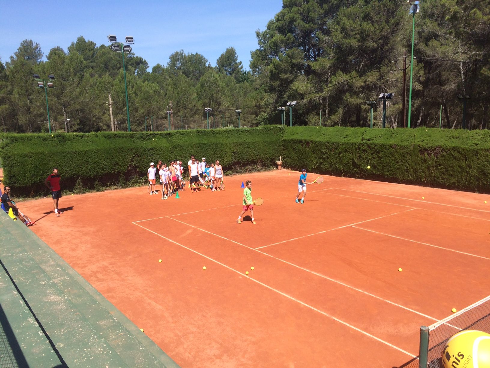 Max Solano, a l'esquerre de la fotografia, durant el clínic amb Pablo Cachín i Marc López. FOTO: Àlex López Puig Max Solano, a l'esquerre de la fotografia, durant el clínic amb Pablo Cachín i Marc López. FOTO: Àlex López Puig