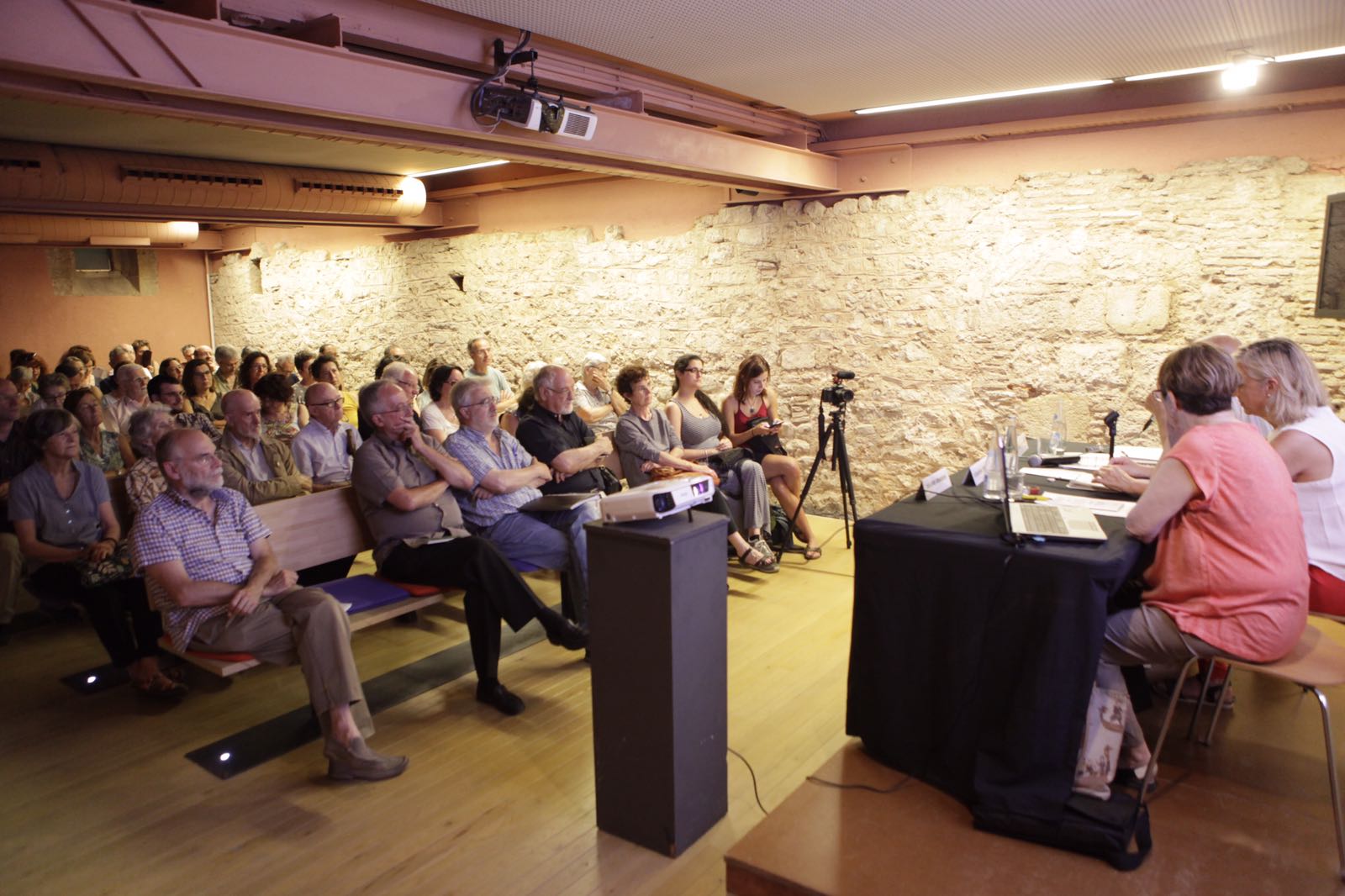 La conferència s'ha celebrat al Museu del Monestir FOTO: Artur Ribera