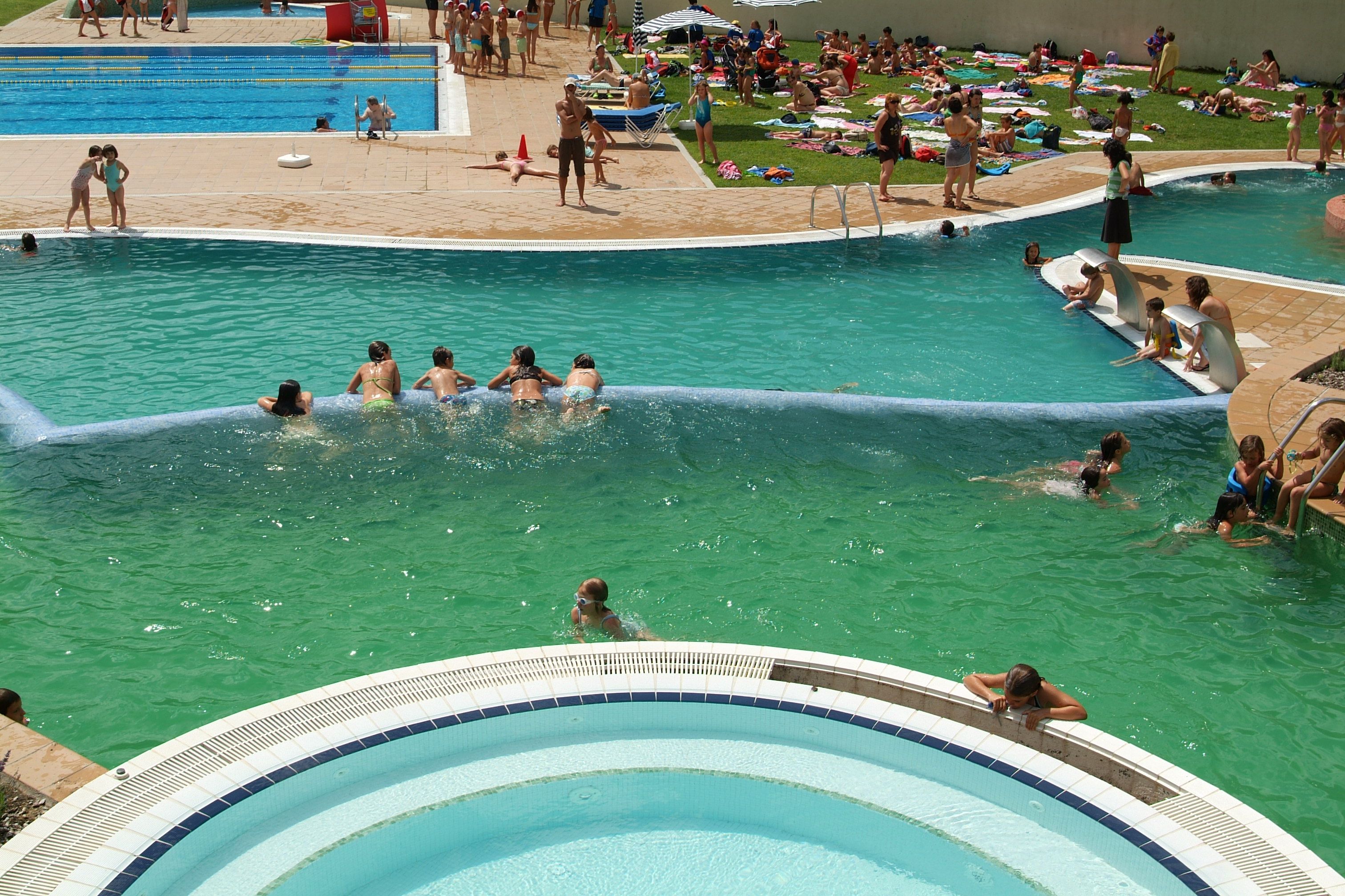 Refrescar-se a les piscines és una bona opció. FOTO: Aïda Sotelo