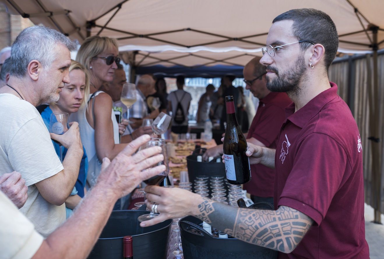 L'acte ha finalitzat amb un tast de vins i embotits FOTO: Bernat Millet L'acte ha finalitzat amb un tast de vins i embotits FOTO: Bernat Millet