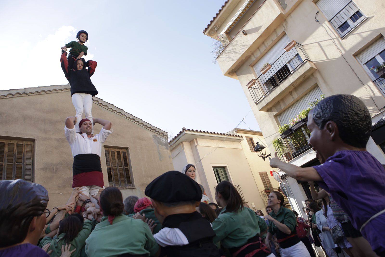 Pilar d'homenatge a Vila i Trabal FOTO: Artur Ribera