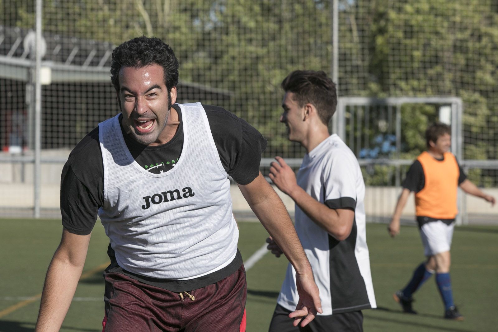 Joan Ramon Armadàs celebrant el primer gol dels periodistes. FOTO: Lali Puig