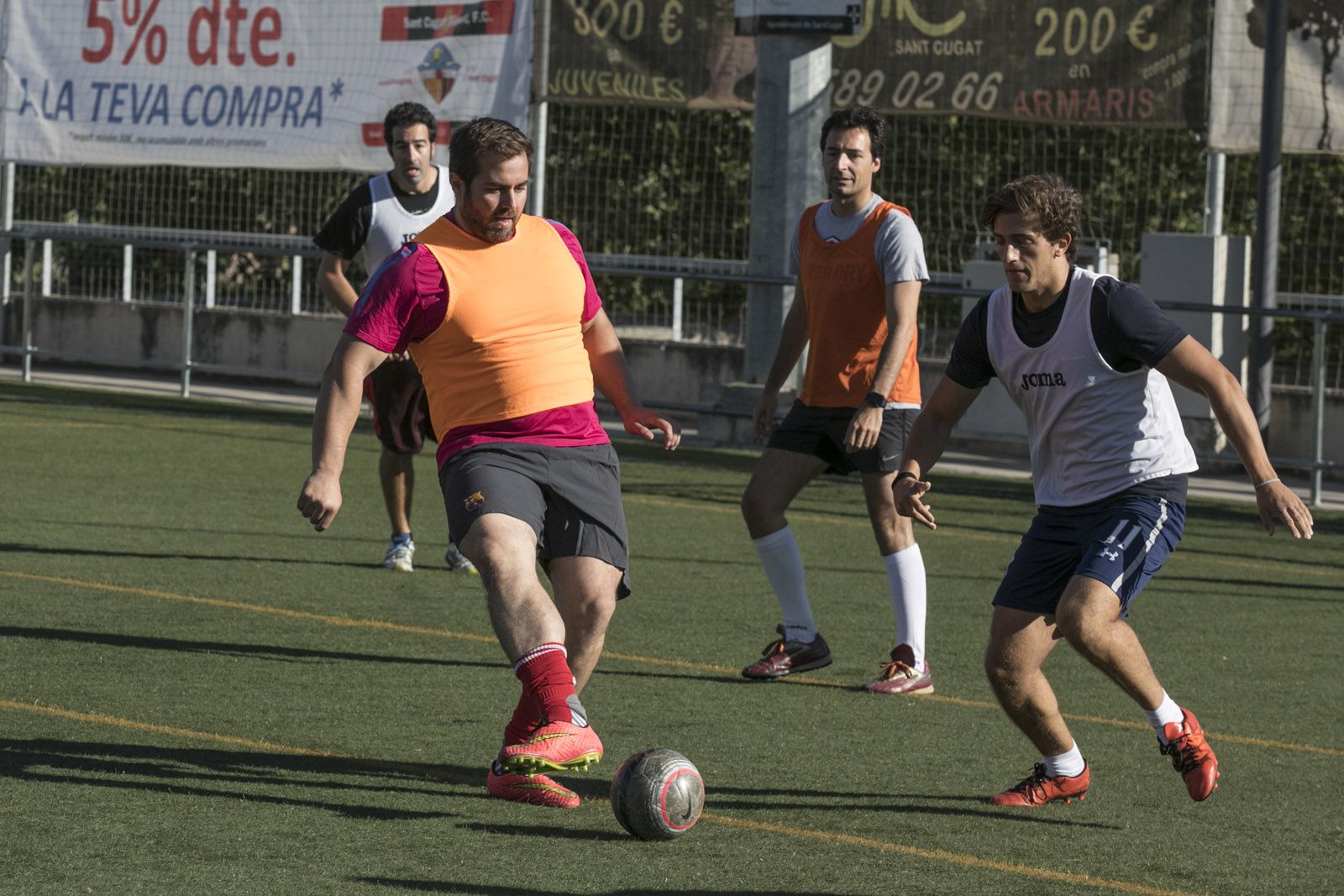 Eloi Rovira i Albert Peguero en una acció del partit. FOTO: Lali Puig