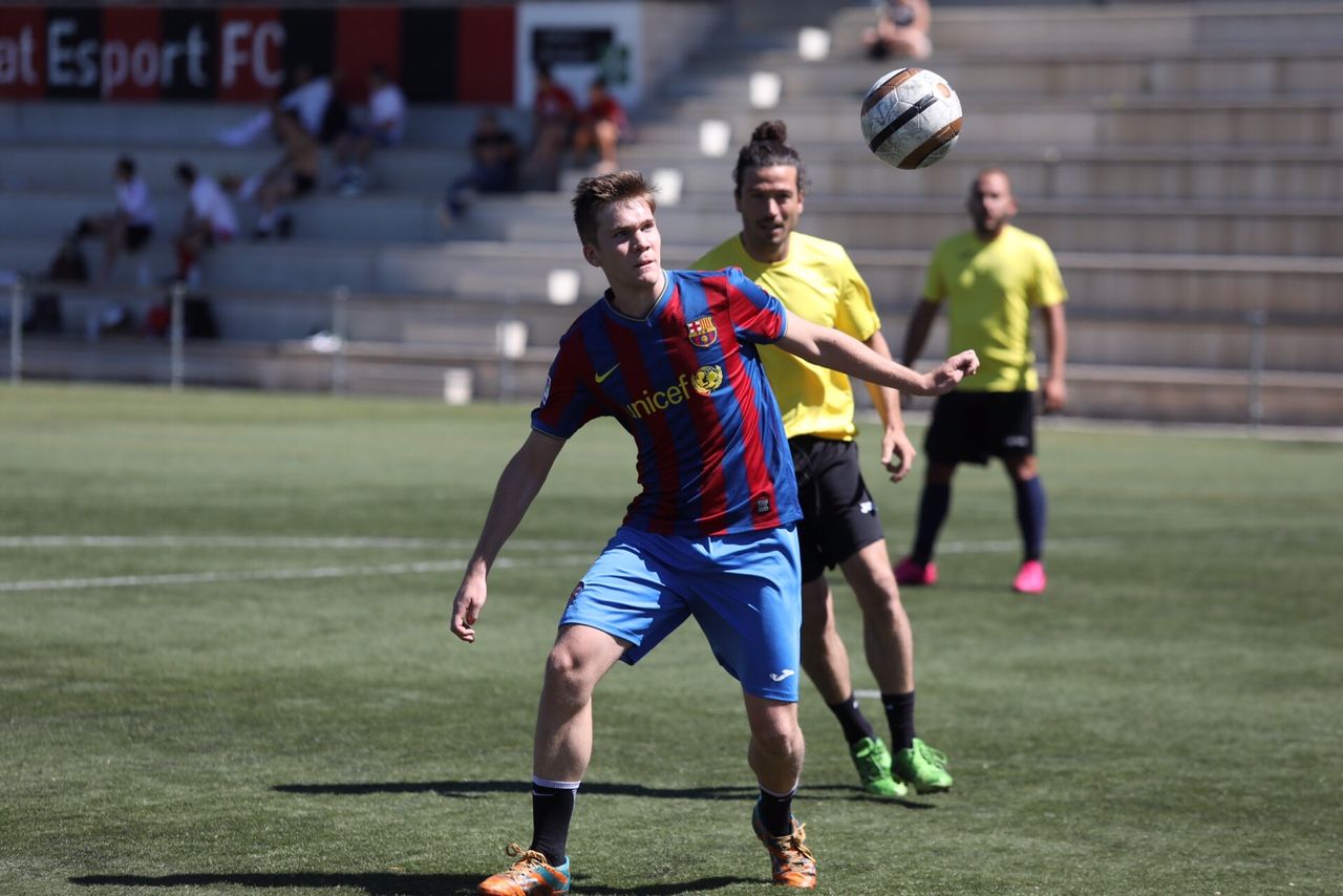 Dos dels cinc equips que han participat en el Torneig de Futbol 7 de la Festa Major de Sant Cugat. FOTO: Lali Puig