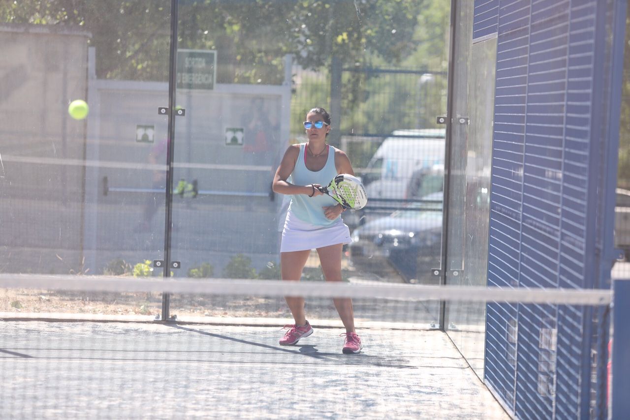 Una de les jugadores del Torneig de P&agrave;del de Festa Major. FOTO: Lali Puig