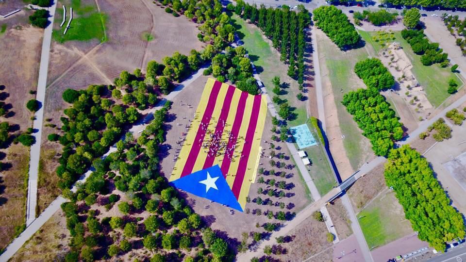 L'estelada més gran del món es va desplegar a Sant Cugat el 2017 FOTO: Joan Benet 