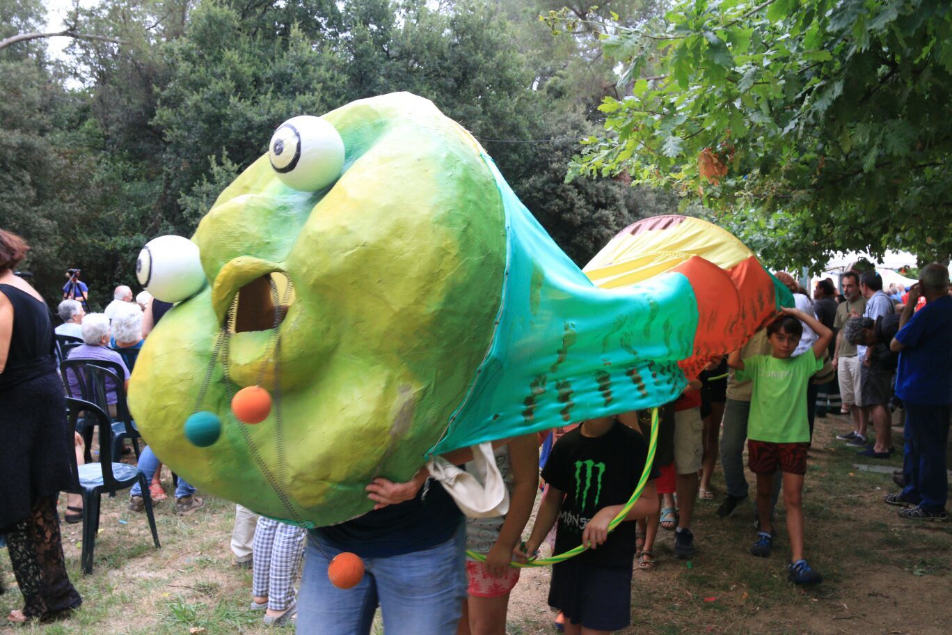 La cucafera de l'AMPA la Floresta no ha faltat al tret de sortida de la festa FOTO: Lali Álvarez La cucafera de l'AMPA la Floresta no ha faltat al tret de sortida de la festa FOTO: Lali Álvarez