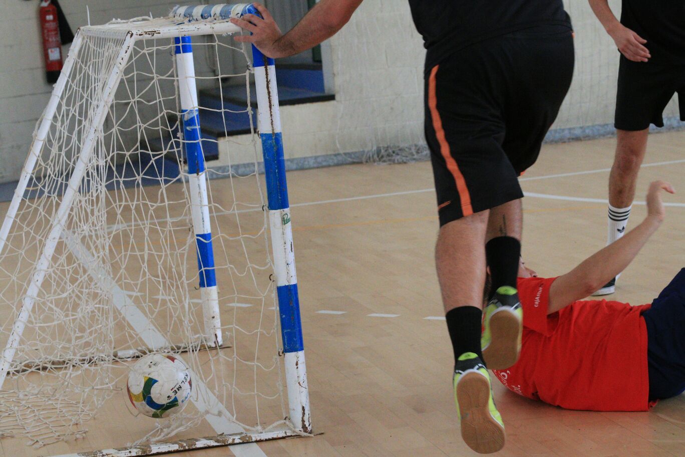 El campionat s'ha jugat en un espai de 15X20 metres, sense porters i en porteries petites. FOTO: Lali &Aacute;lvarez