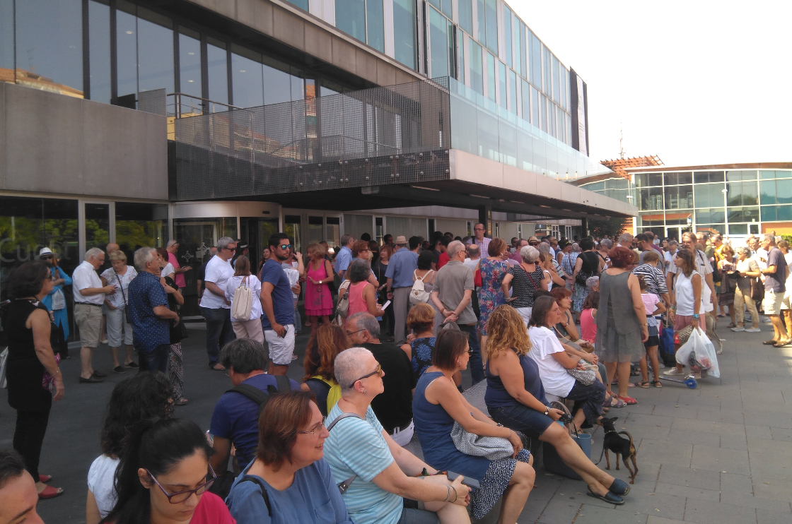 Concentració en suport a les víctimes a Sant Cugat