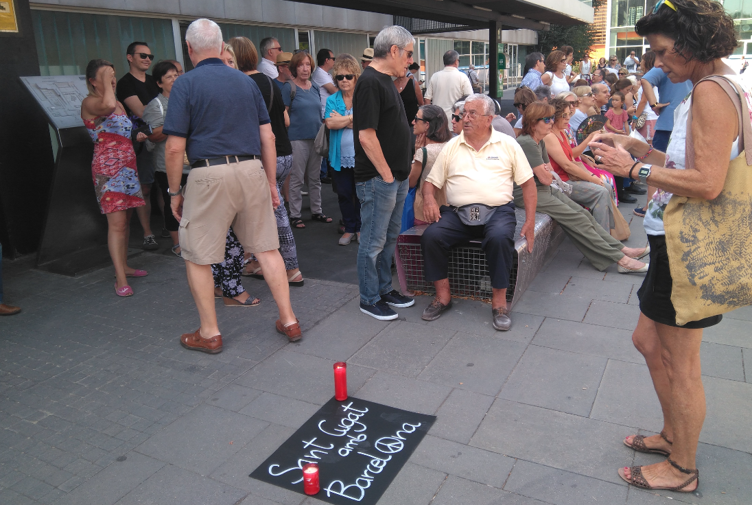 Concentració en suport a les víctimes a Sant Cugat