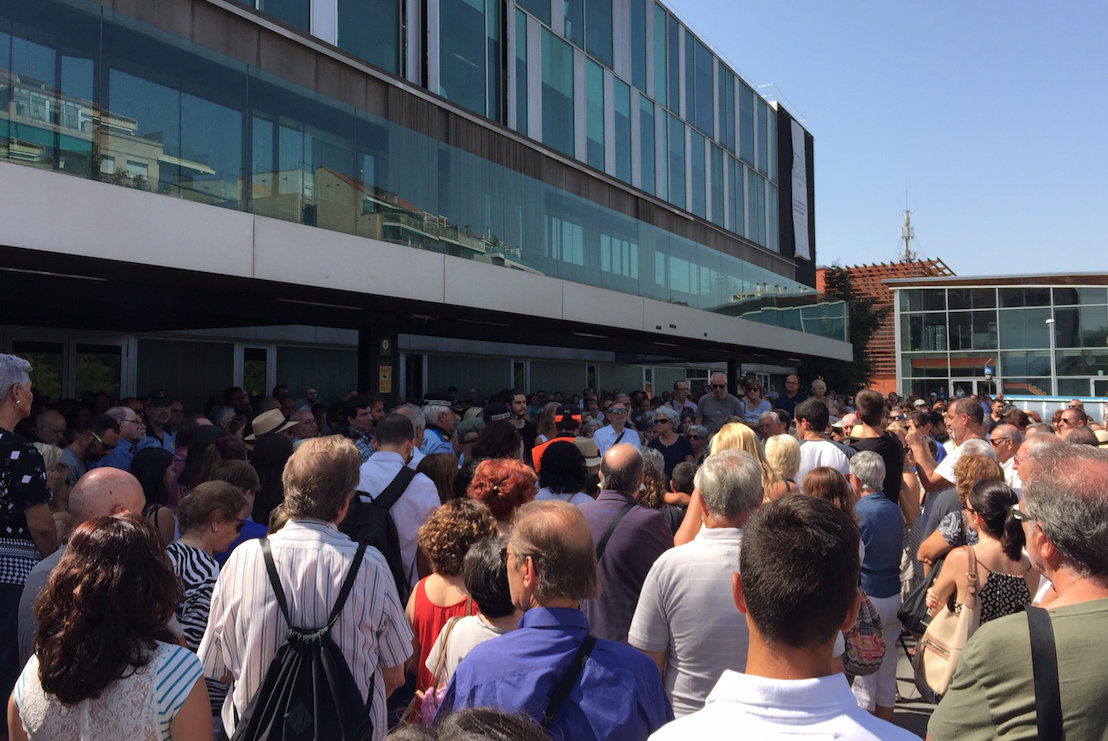 Concentració en suport a les víctimes a Sant Cugat