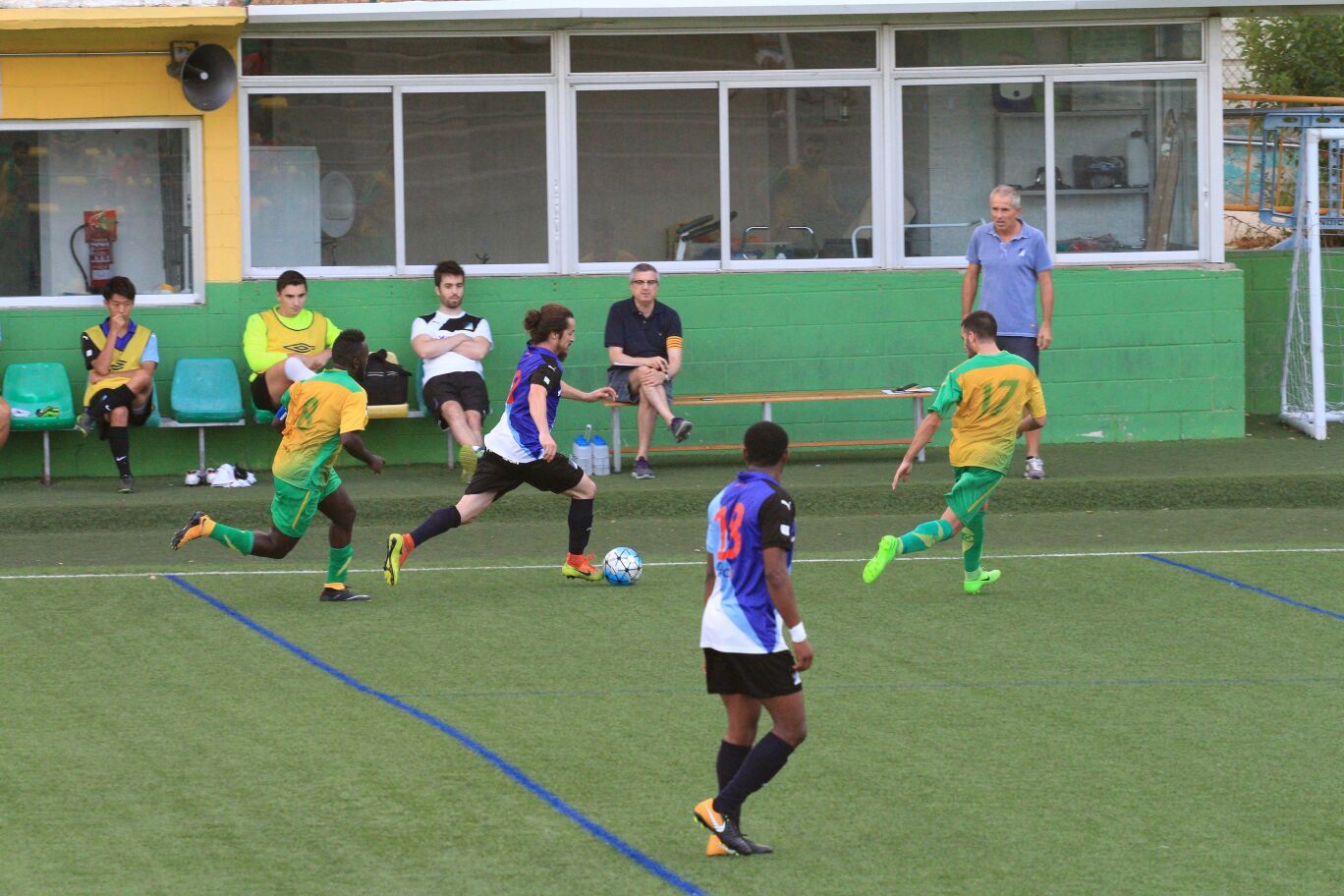 El Junior FC ha perdut (1-0) al camp del CE Ol&iacute;mpic Can Fatj&oacute;, que ha generat m&eacute;s ocasions de gol. FOTO: Lali &Aacute;lvarez
