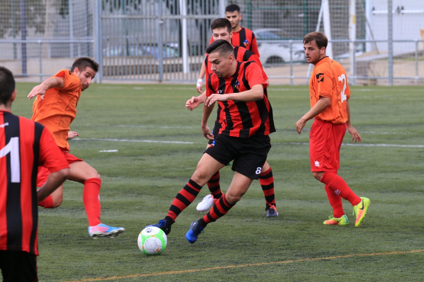 Alejandro Varon superant un rival en una acció del partit. FOTO: Lali Álvarez Alejandro Varon superant un rival en una acció del partit. FOTO: Lali Álvarez