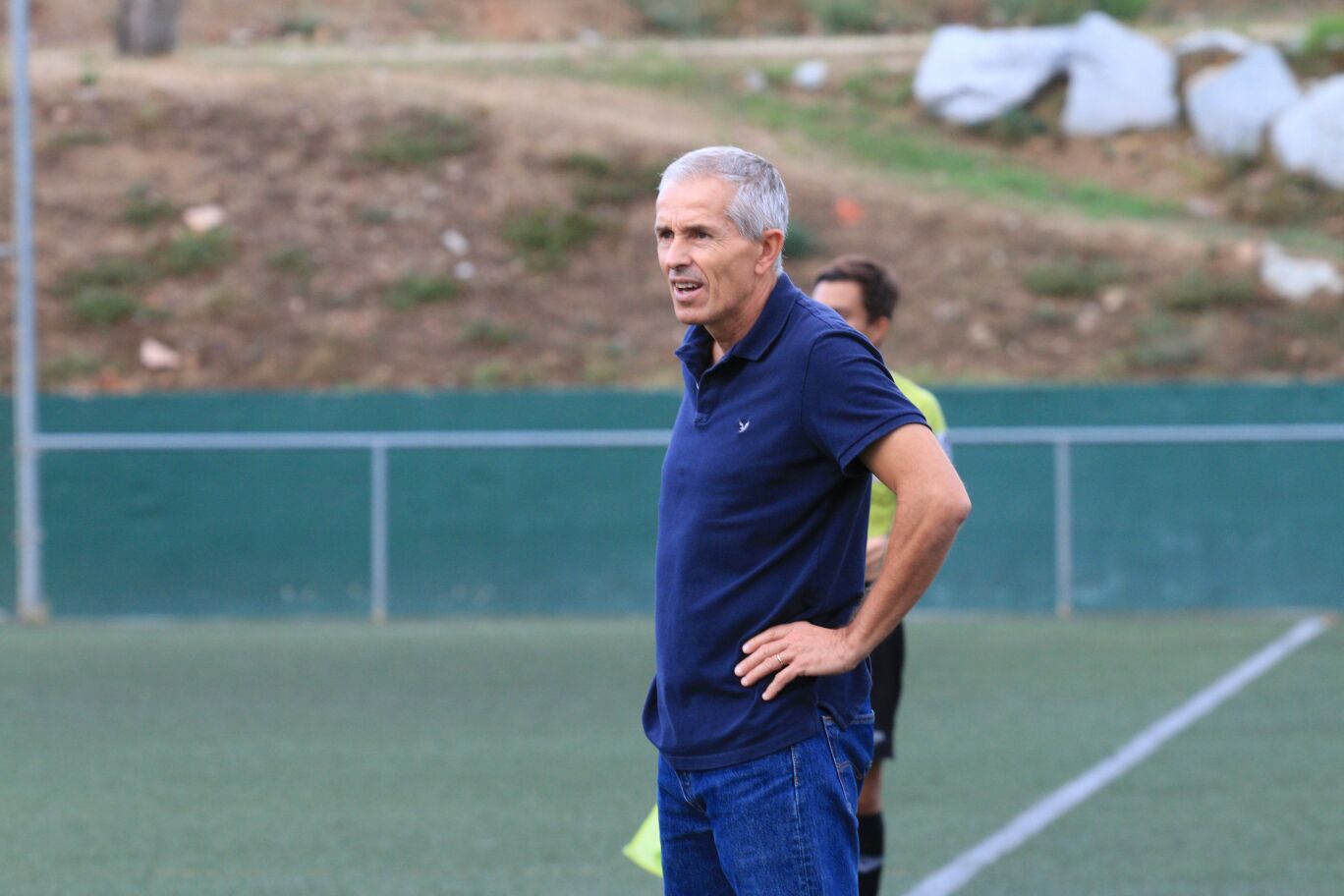 L'entrenador del Junior FC, Hans Sch&ouml;nh&ouml;fer, durant el partit entre el seu equip i la UE Rub&iacute;. FOTO: Lali &Aacute;lvarez
