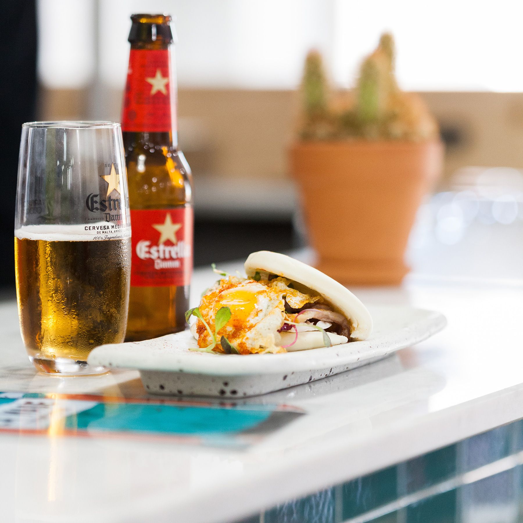 Totes les tapes s'acompanyen d'una cervesa Estrella Damm FOTO: Cedida Totes les tapes s'acompanyen d'una cervesa Estrella Damm FOTO: Cedida