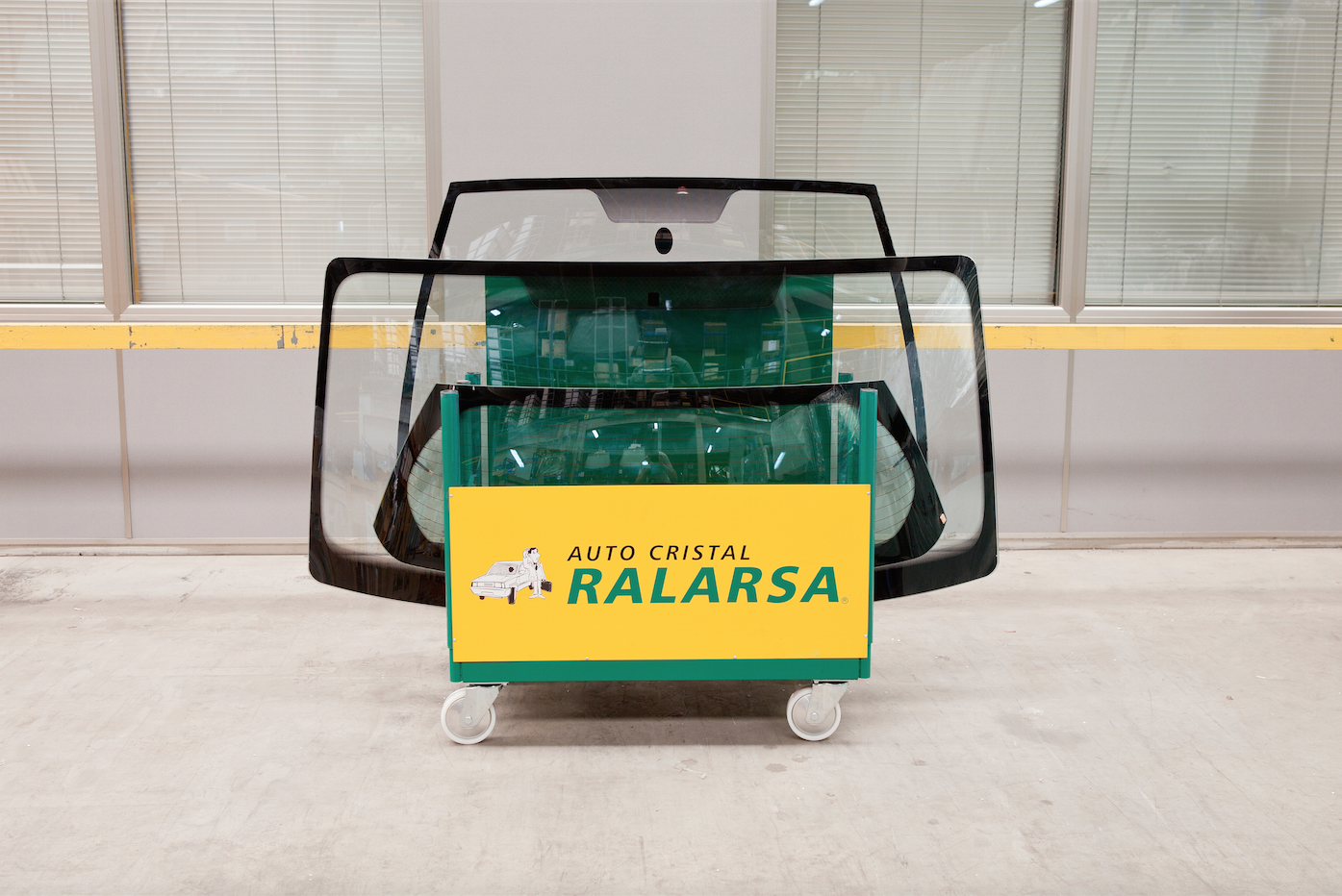 El centre compta amb més de 8.000 referències per canviar i arreglar els vidres FOTO: Cedida El centre compta amb més de 8.000 referències per canviar i arreglar els vidres FOTO: Cedida