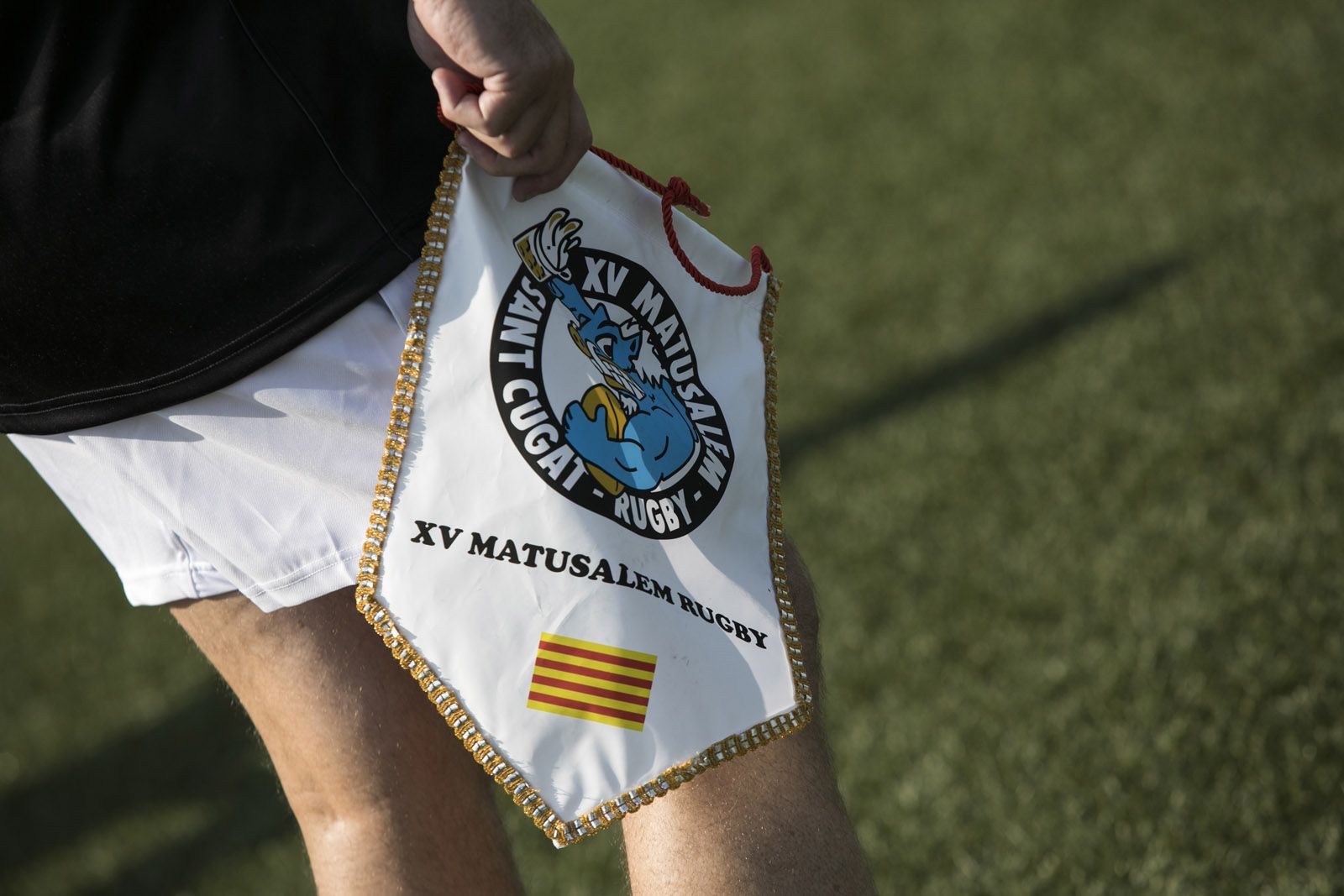 Un banderí dels XV Matusalem del Club de Rugby Sant Cugat. FOTO: Lali Puig