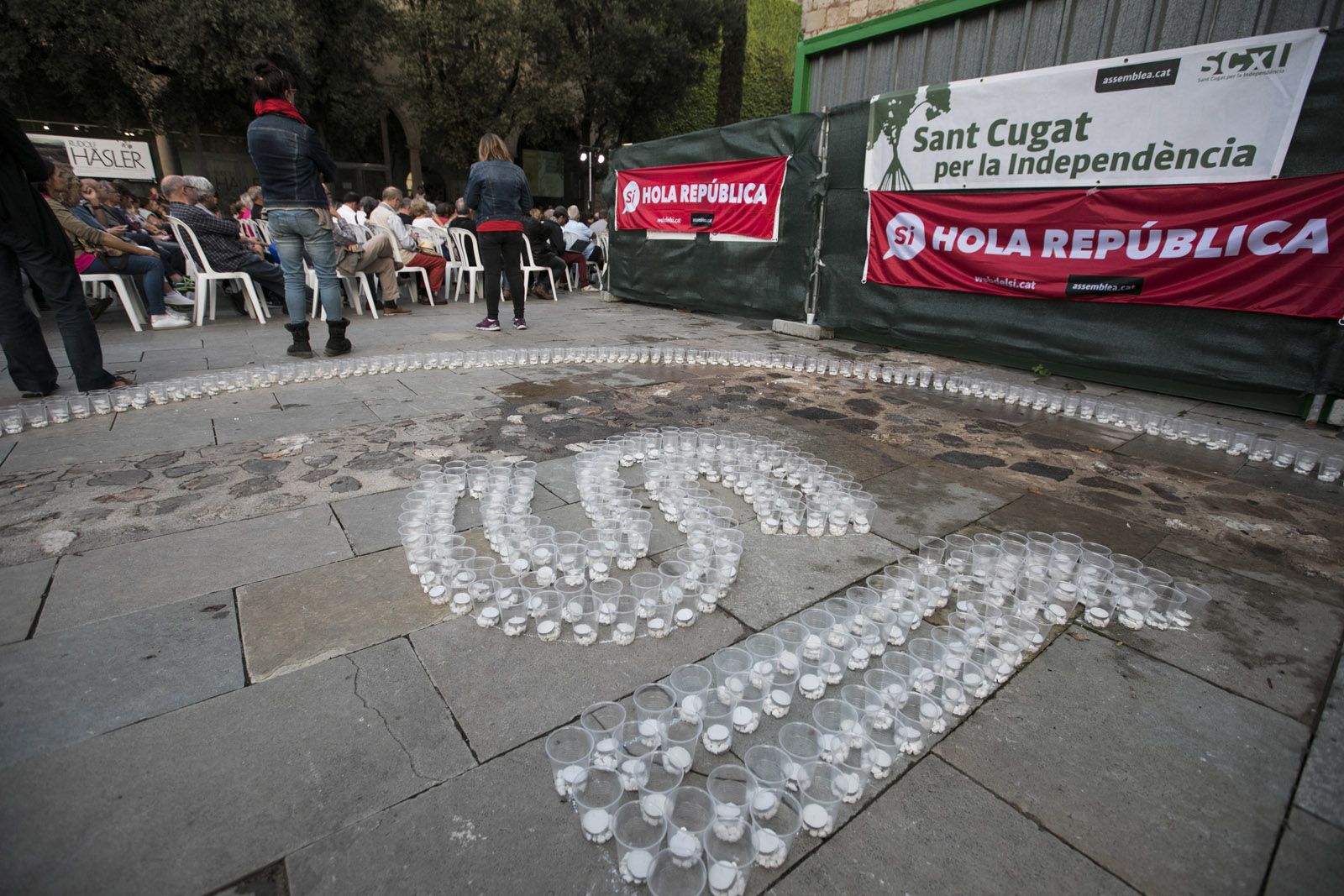 El Sí s'ha il·luminat amb espelmes FOTO: Lali Puig