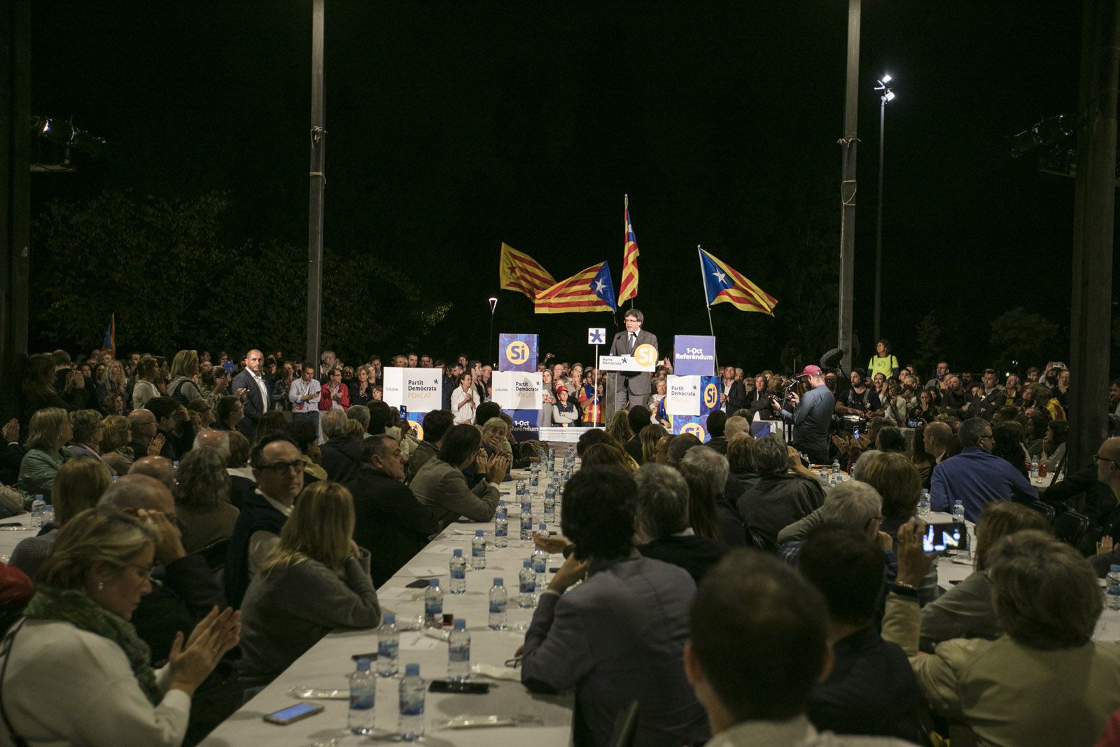 Carles Puigdemont va omplir el parc de Ramon Barnils en un acte pel referèndum FOTO: Lali Puig