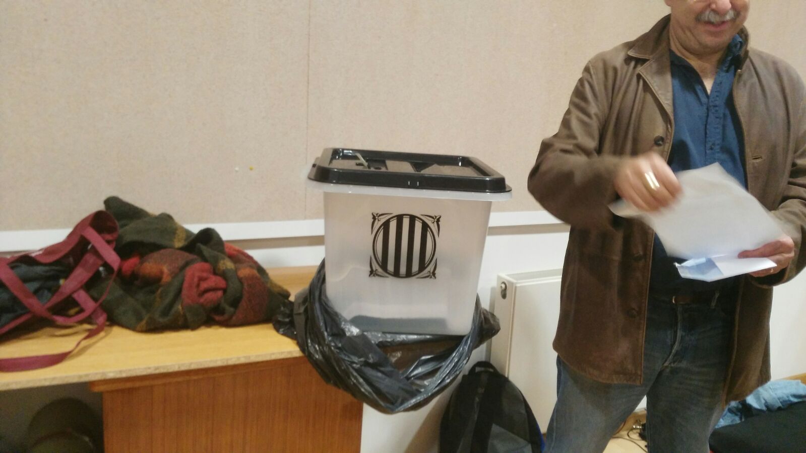 Arriben urnes en alguns punts de votació FOTO: Cedida